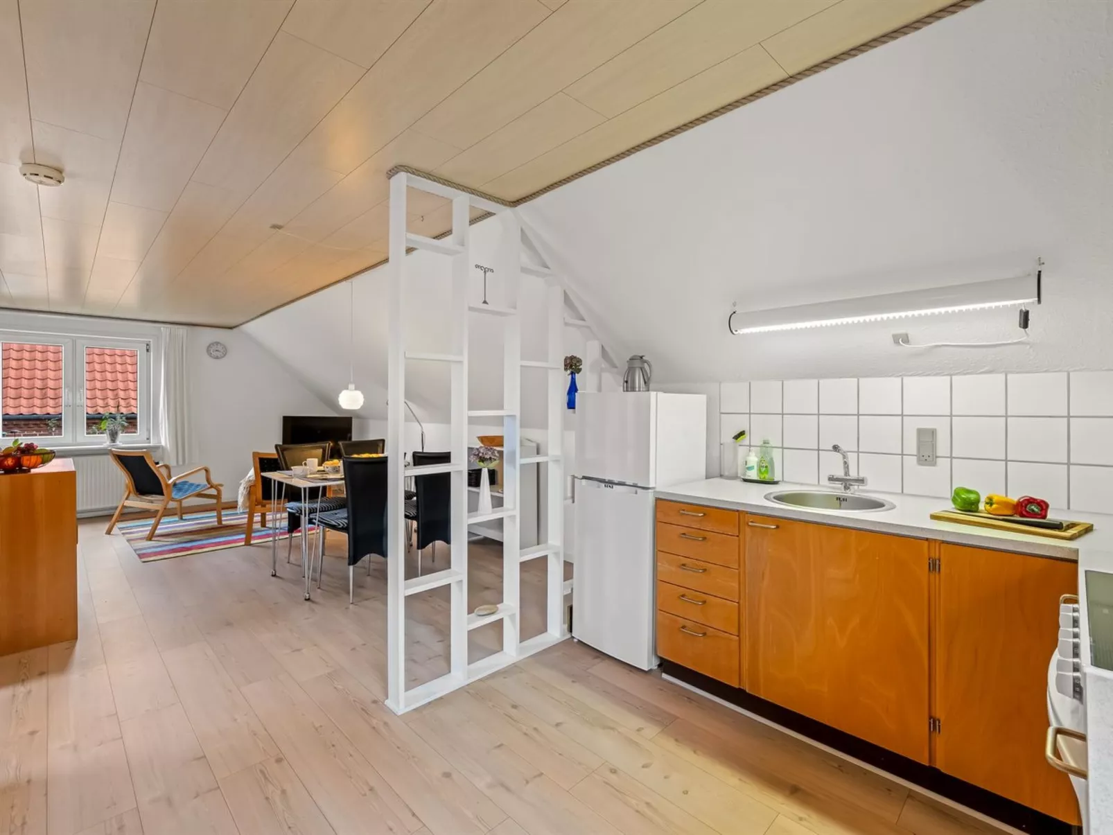 "Trpana" - 1km to the fjord-Drinnen