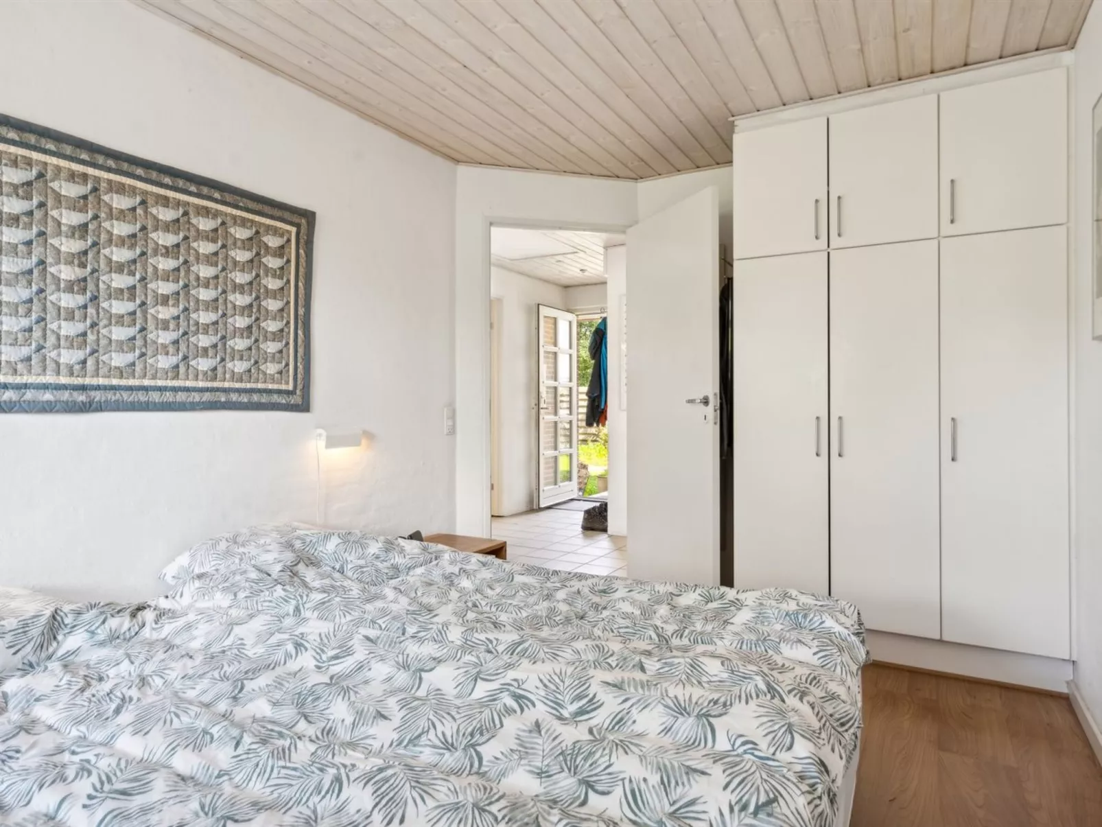 "Bryngeir" - 25m from the sea-Inside