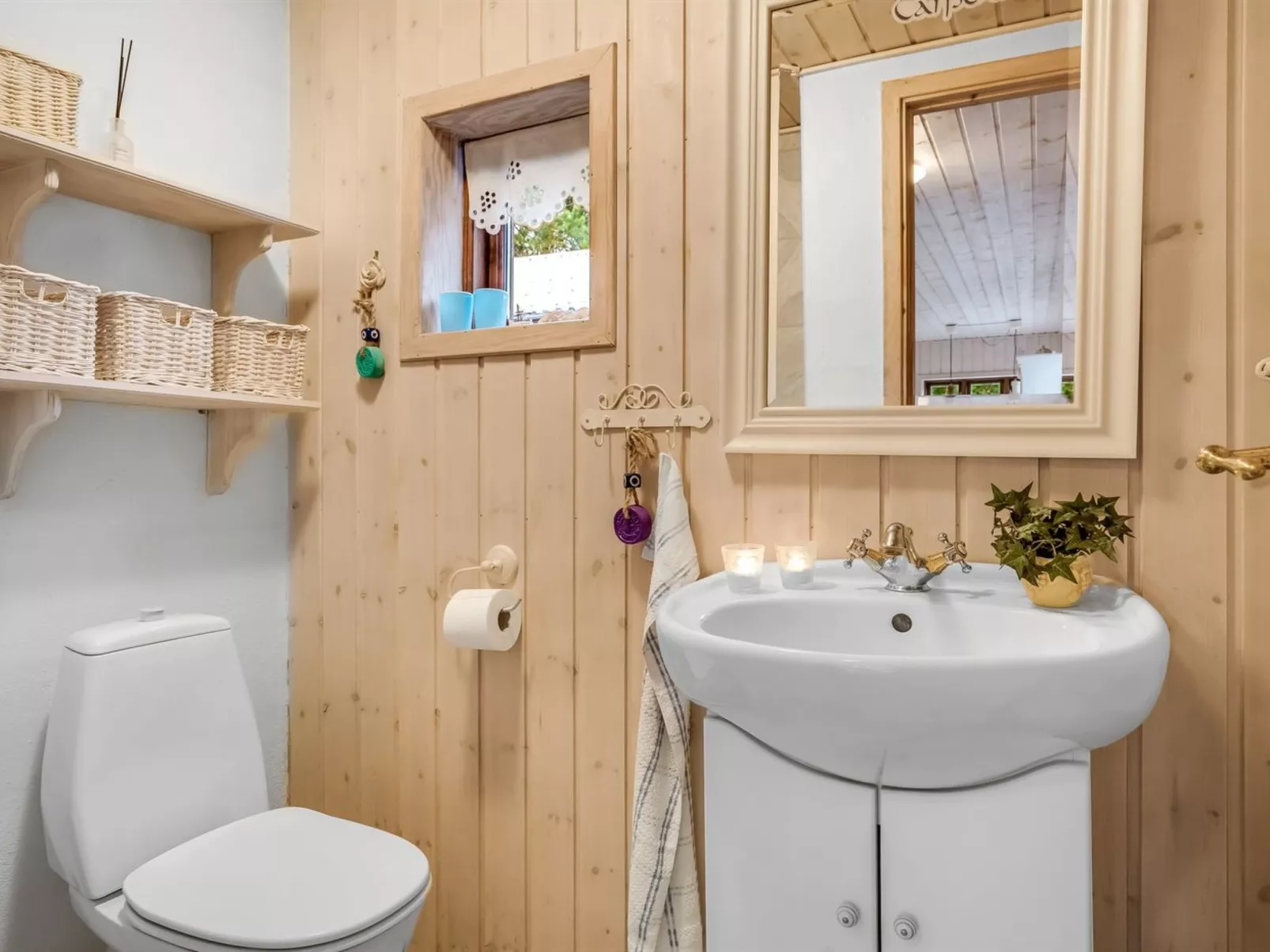 "Gunnild" -  from the sea-Drinnen