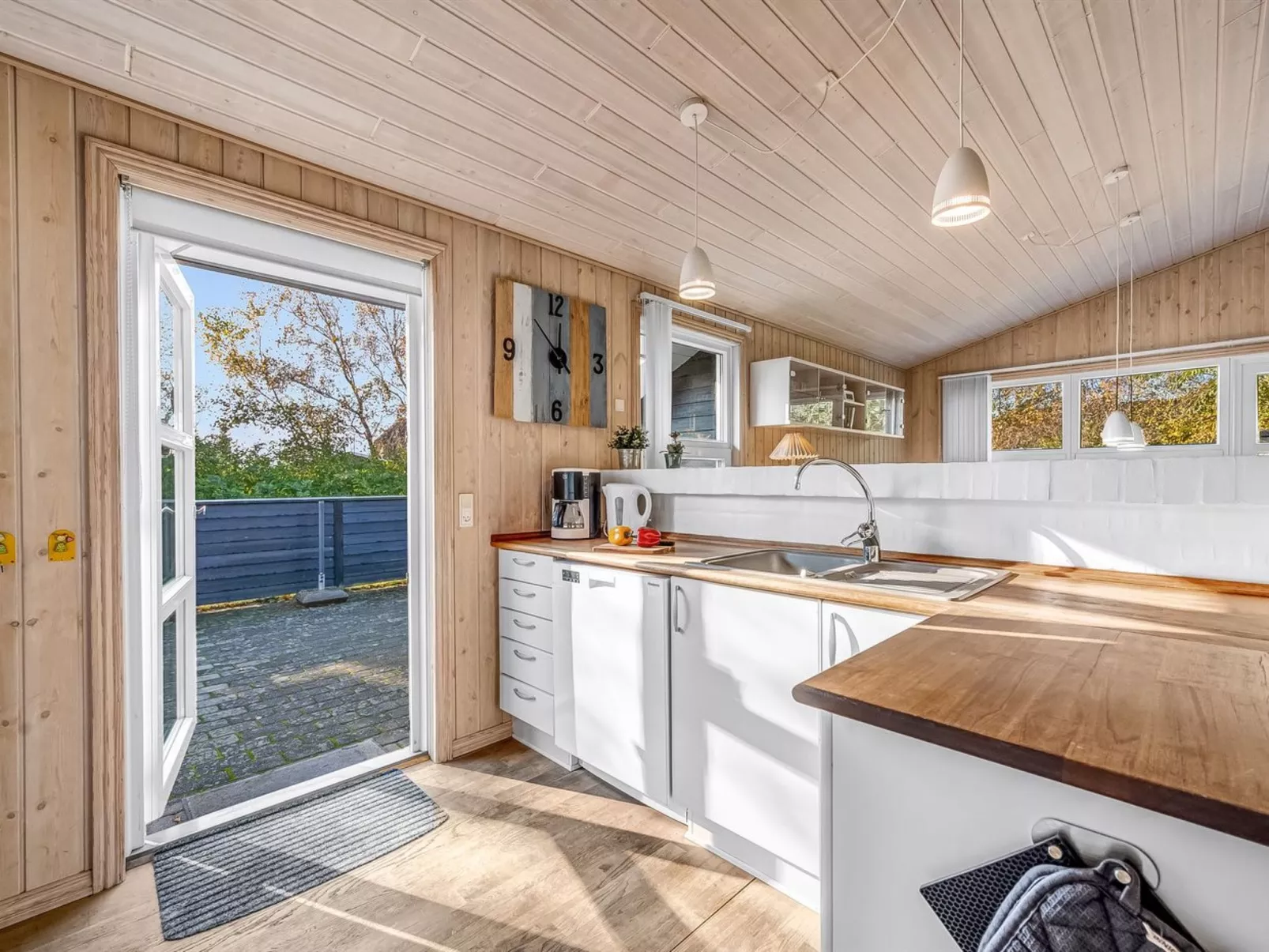 "Efka" - 600m to the fjord-Dedans