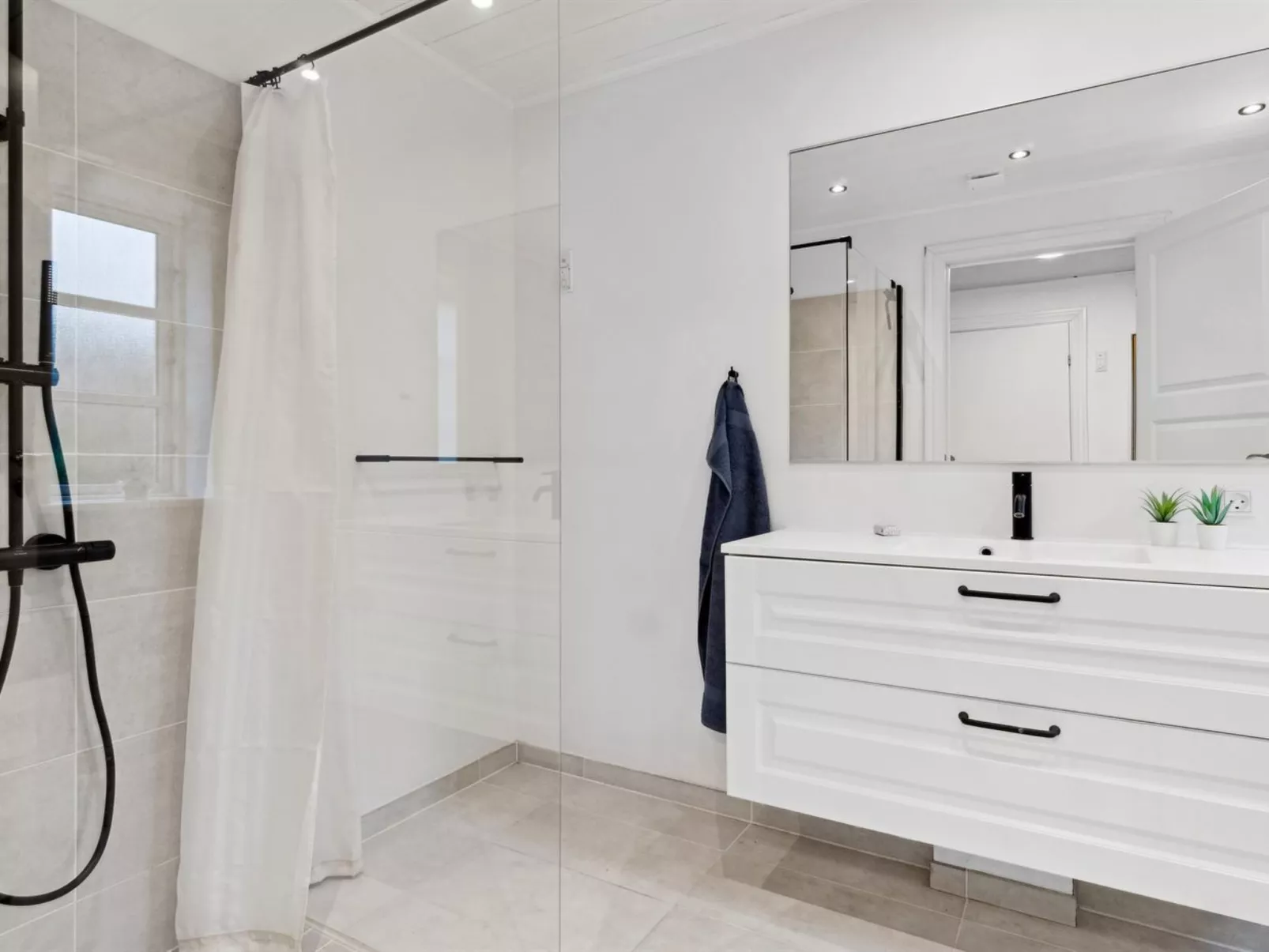 "Ingert" - 1km from the sea-Inside