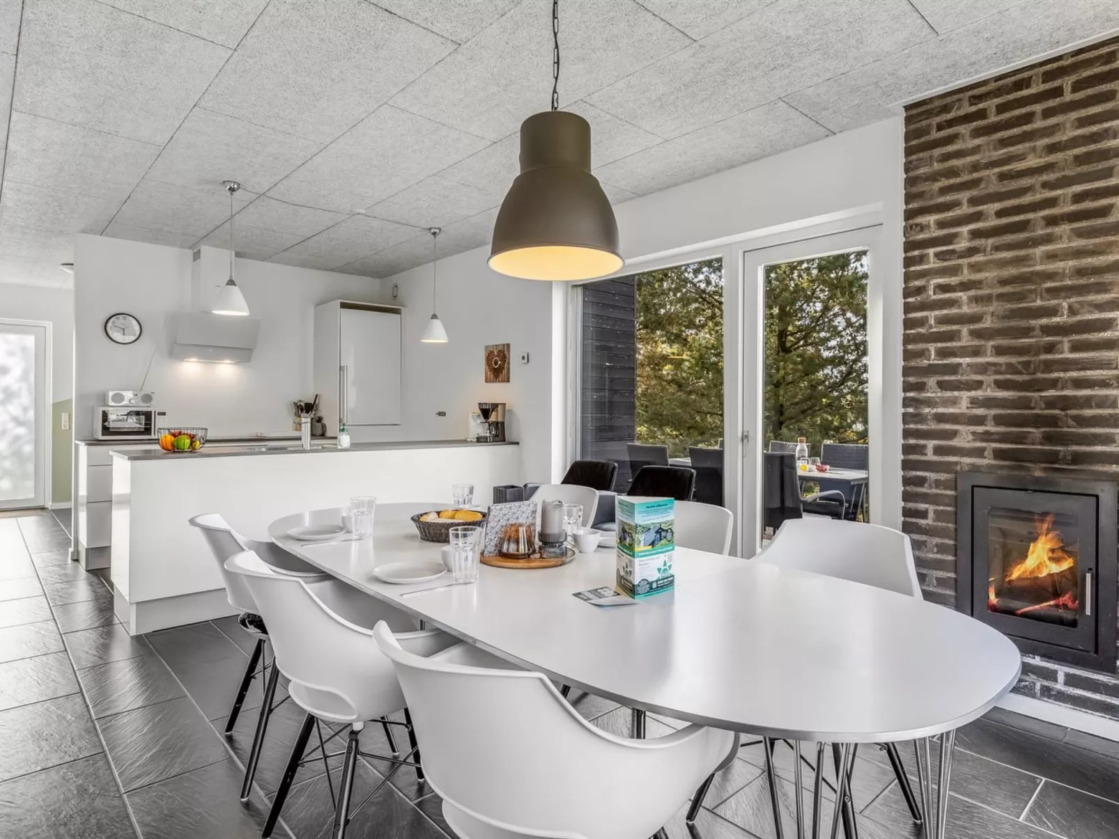 "Hunding" - 2.5km from the sea-Drinnen