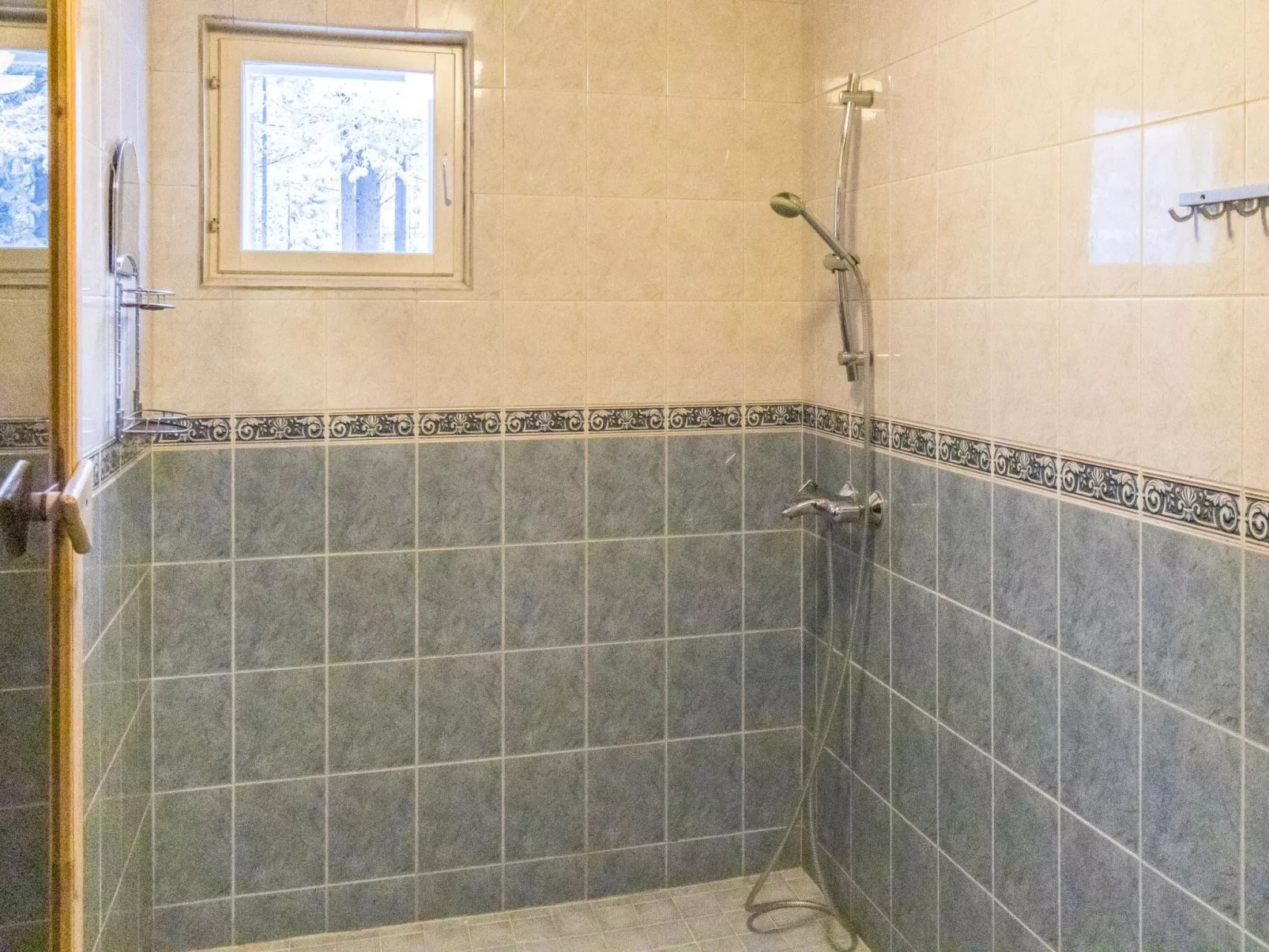 Aslakin helmi b-Drinnen