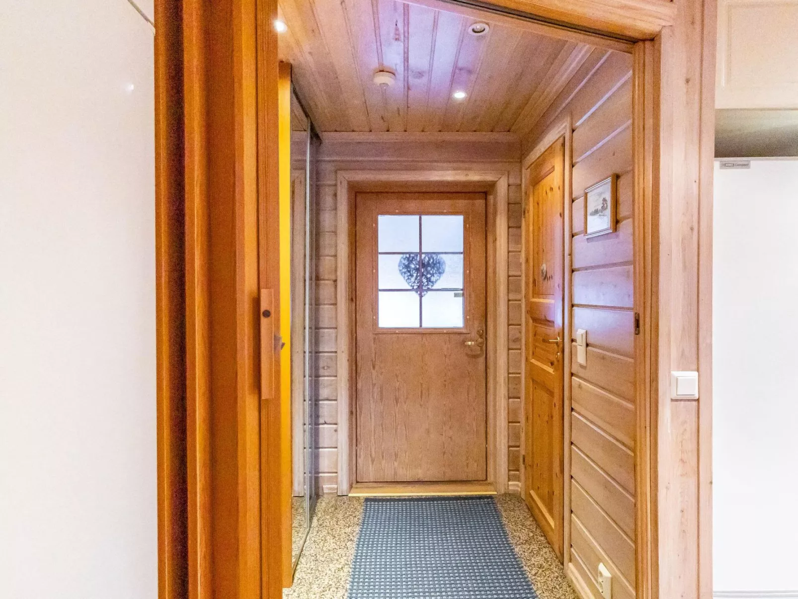 Pyhänkarhu 1-Drinnen