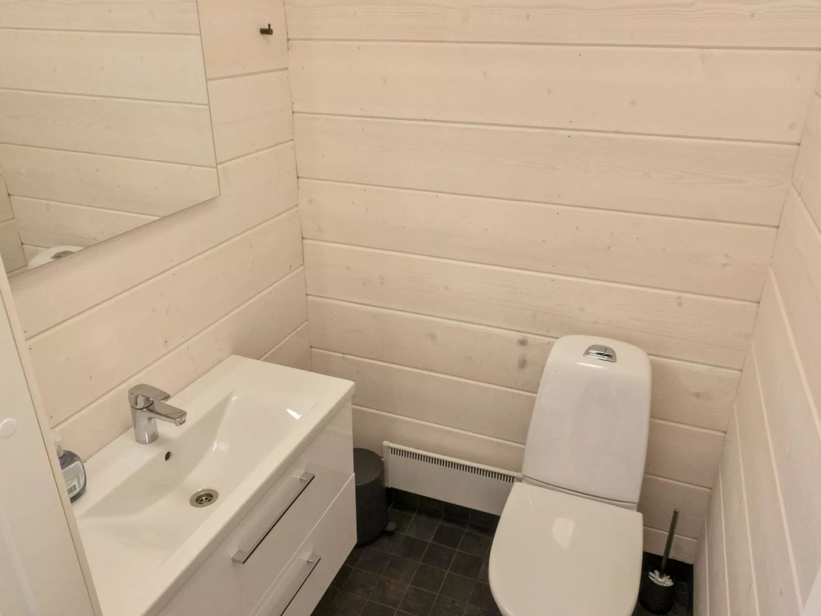 Levin ahmahovi 2b-Dedans