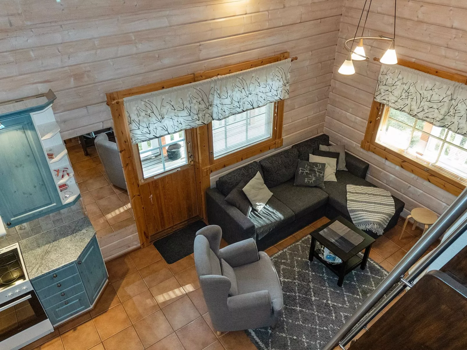 Puuhapirtti 1-Drinnen