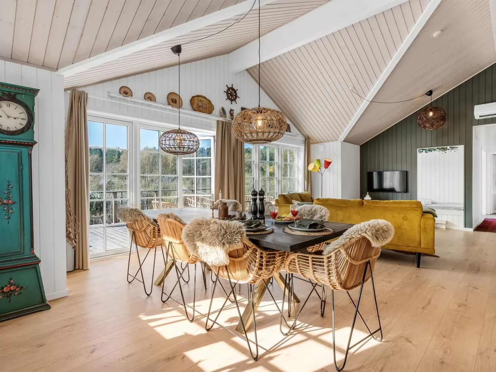 "Blek" - 2.8km from the sea-Inside