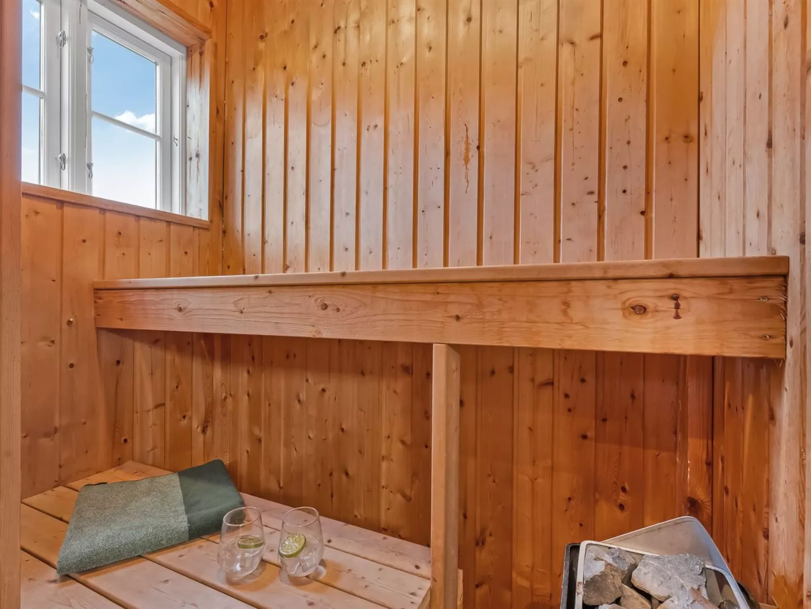 "Gunwald" - 1km to the fjord-Drinnen