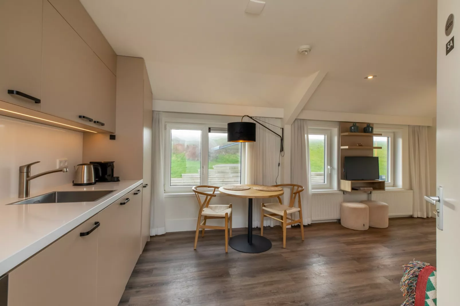 Overnachten in Zoutelande  Comfortabel Appartement Langstraat 5A-Kitchen