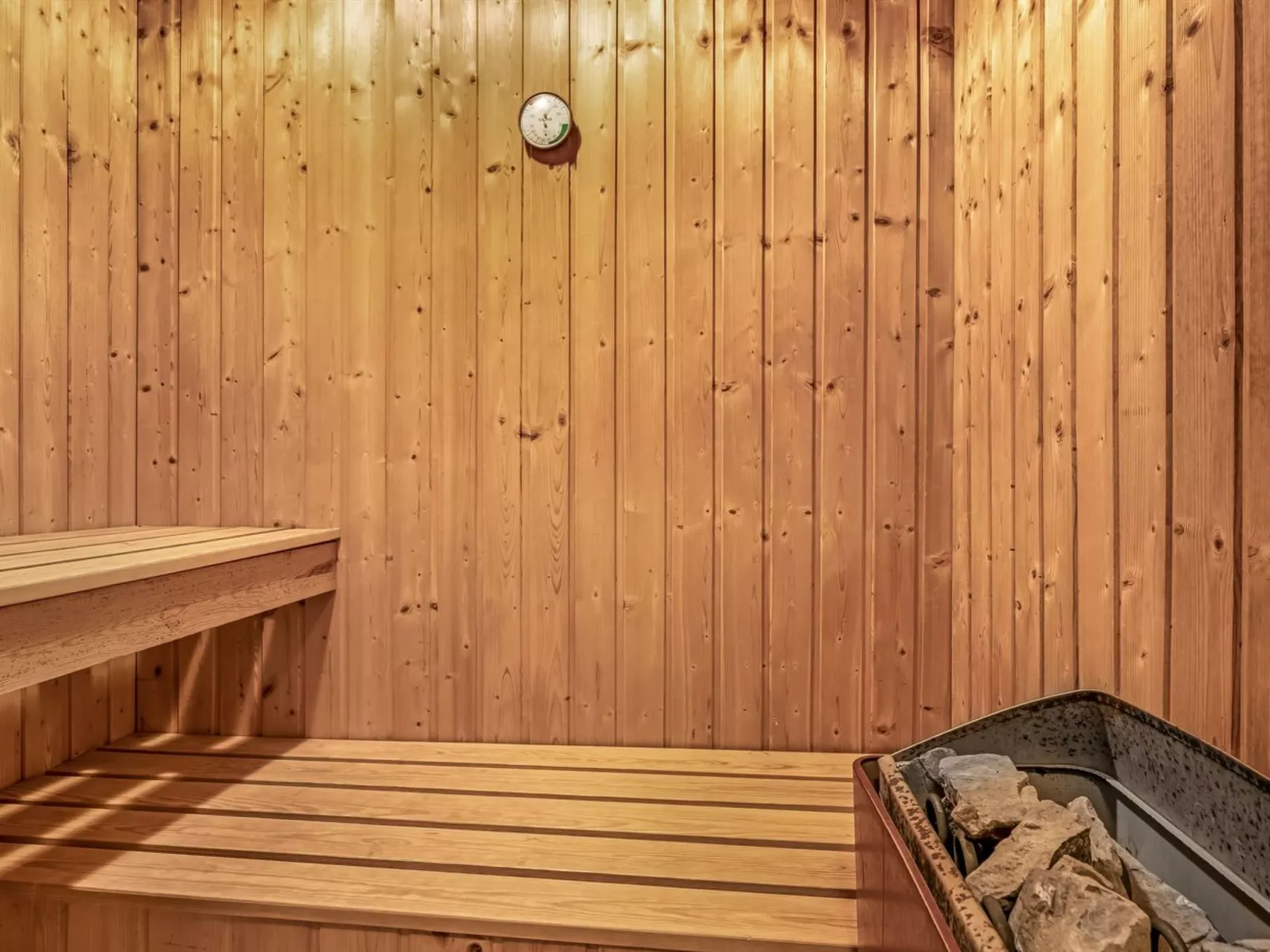 "Nikolce" - 300m to the fjord-Drinnen