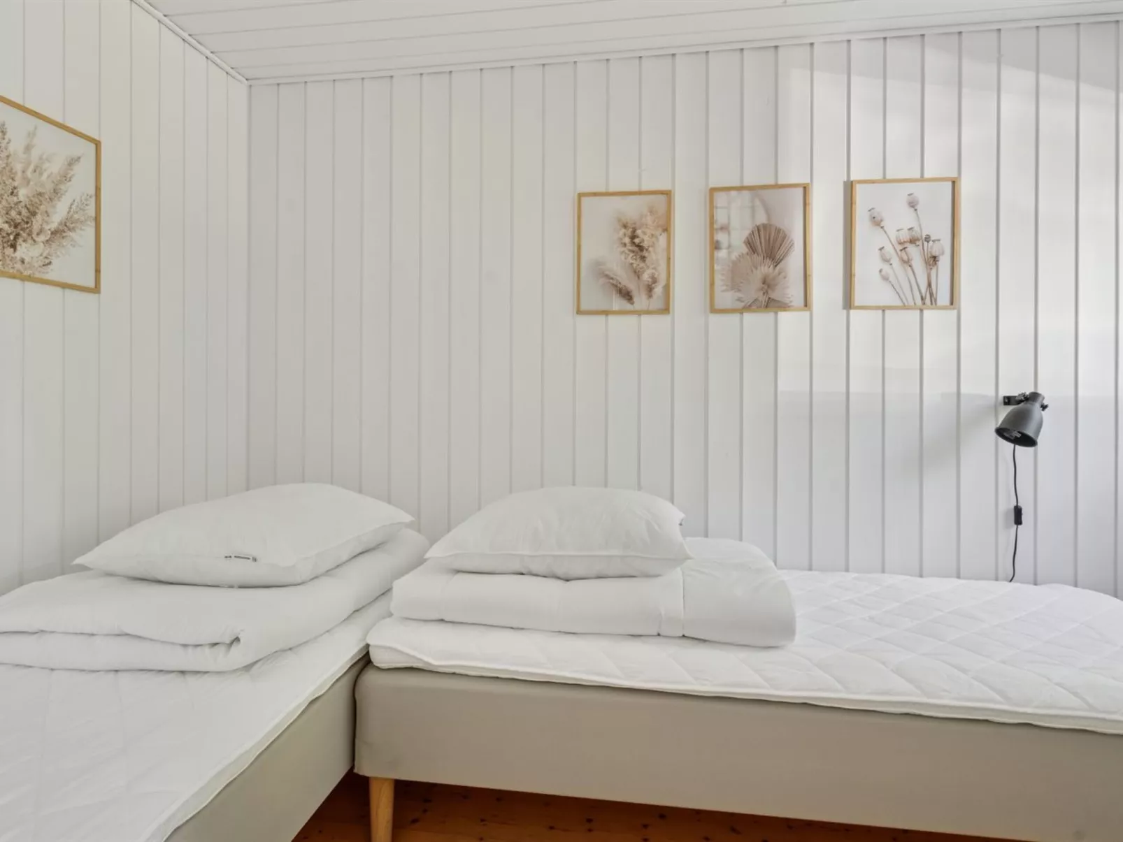 "Conradine" - 600m from the sea-Inside