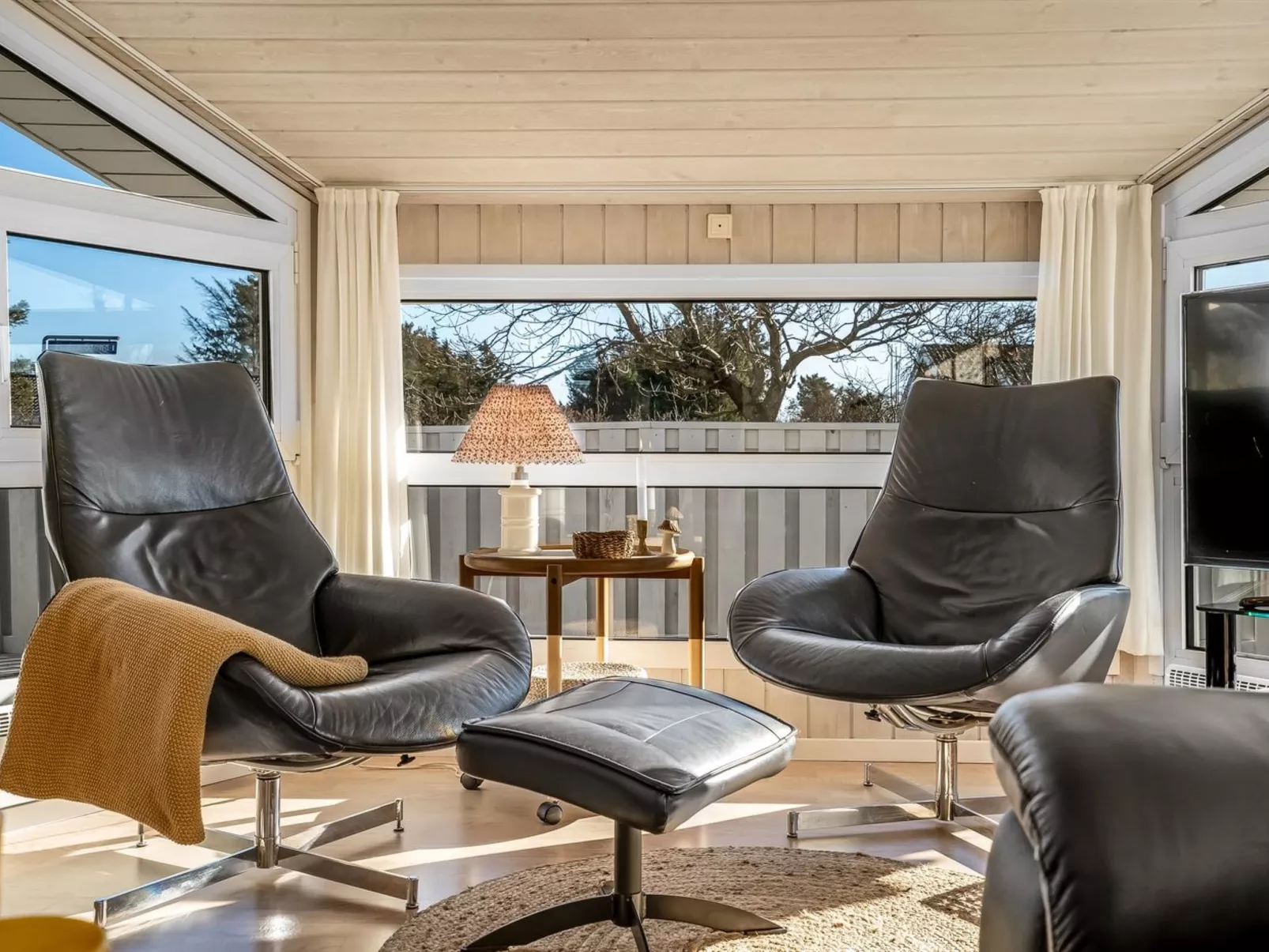 "Henri" - 1.2km from the sea-Inside