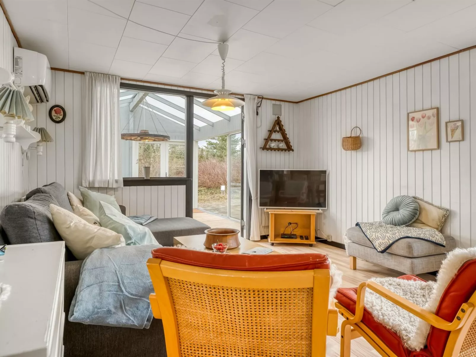 "Hælf" - 600m from the sea-Inside