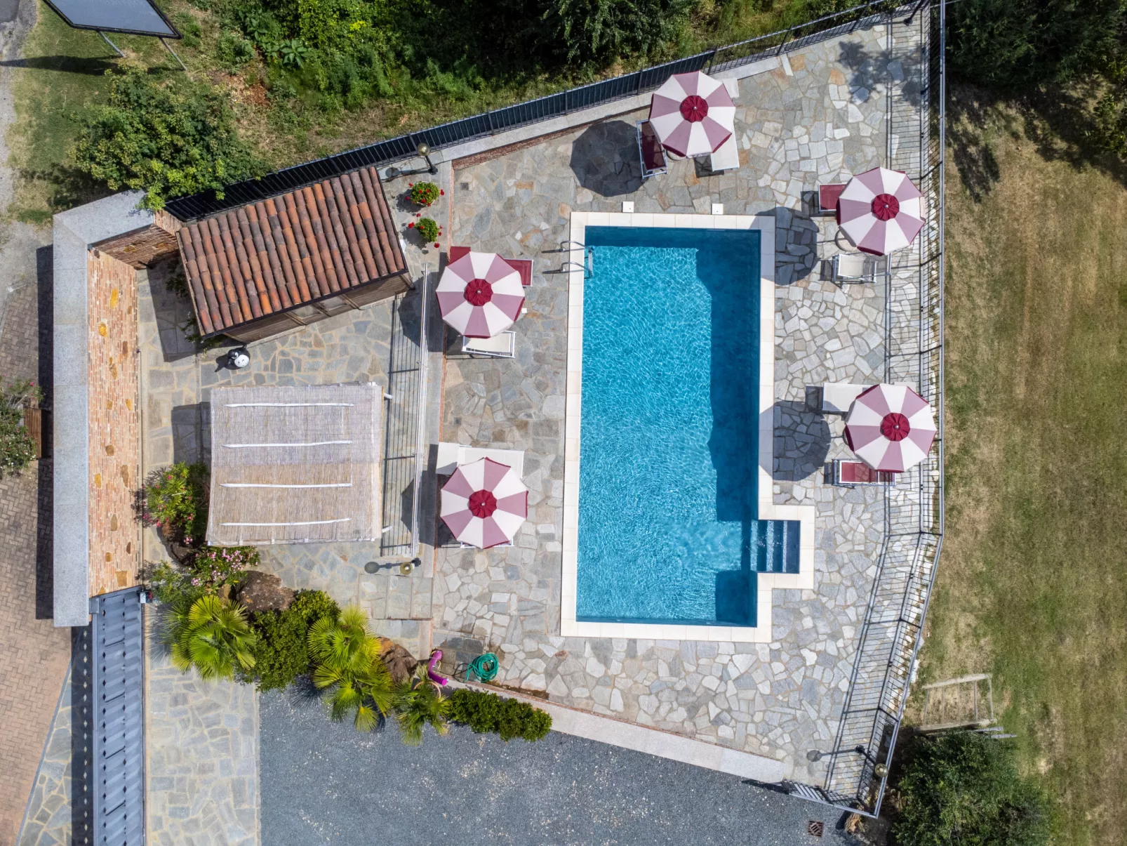 Bricco delle Rondini-Outside