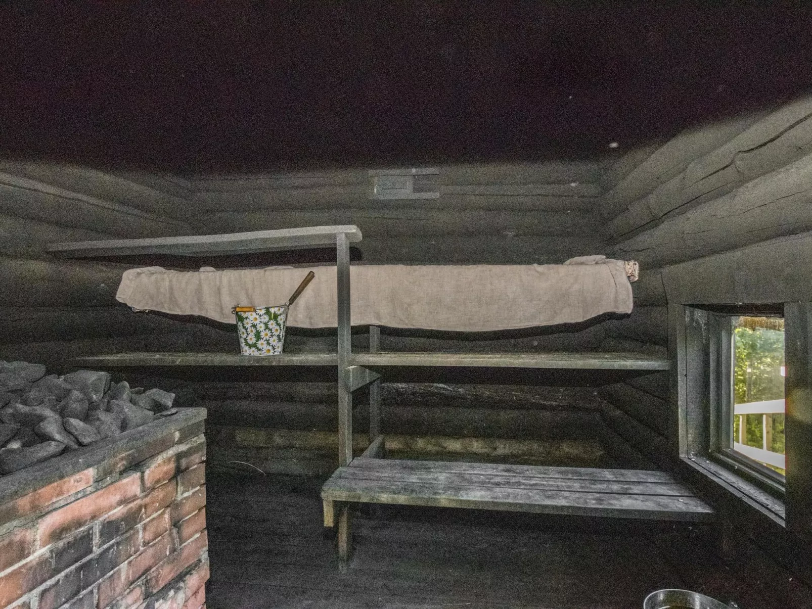 Karjalan kelohuvila-Drinnen