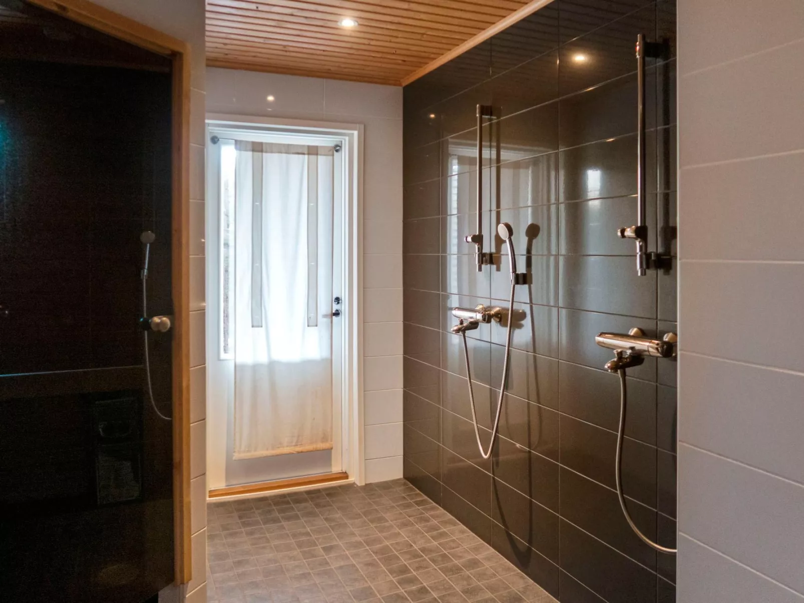 4 seasons b 1-Inside