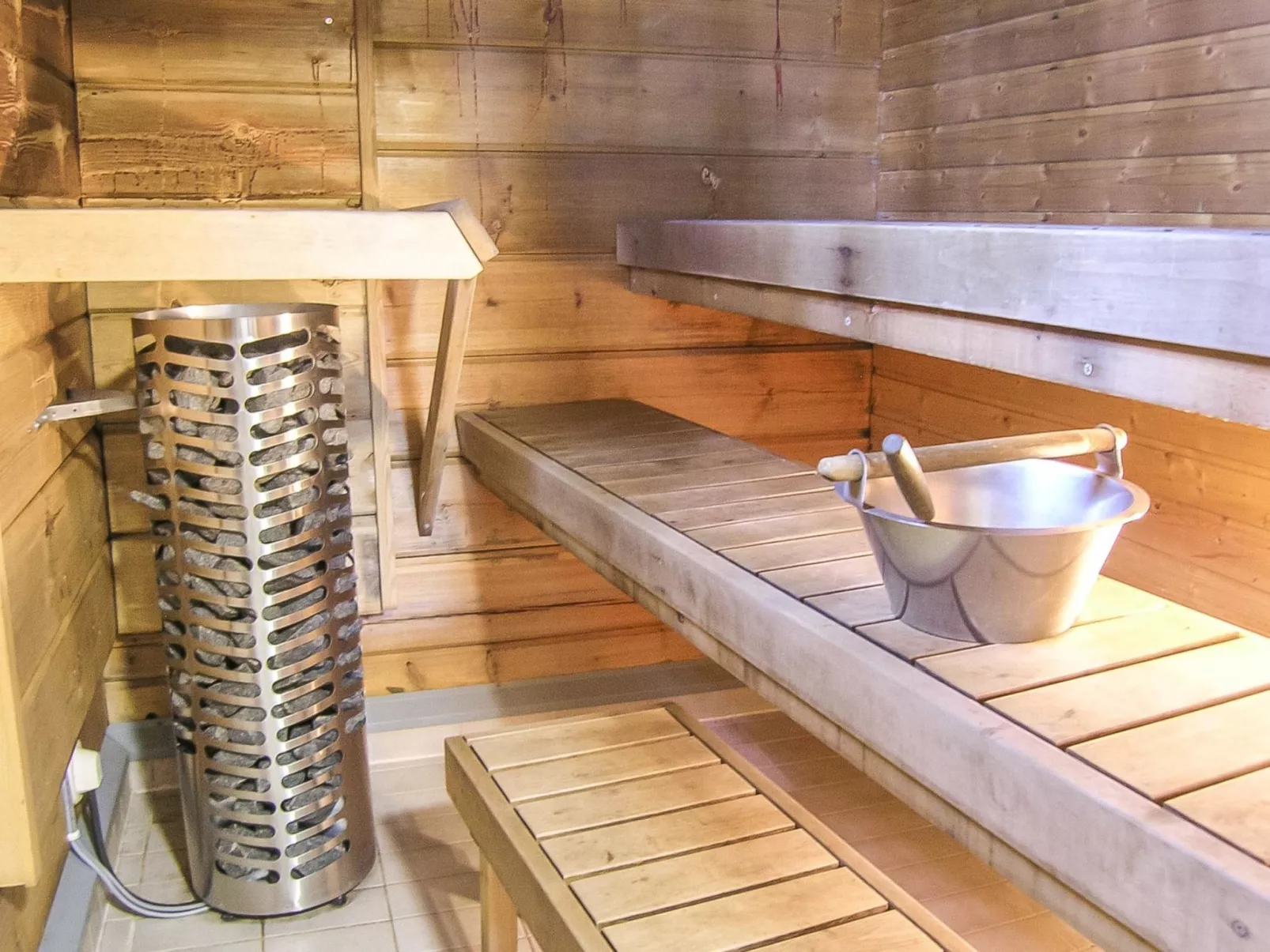 Yläneuvola niemi-Inside