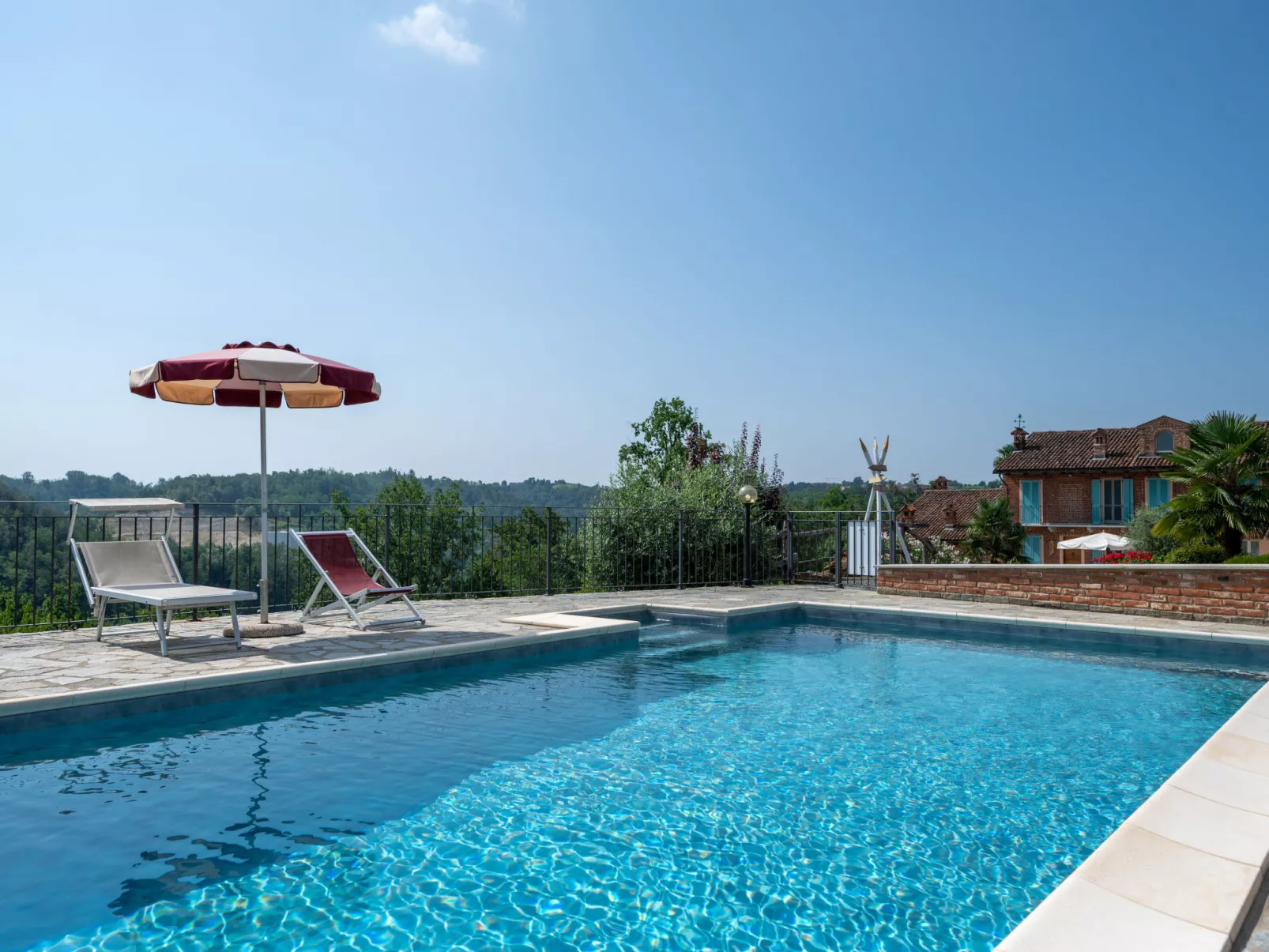 Bricco delle Rondini-Outside