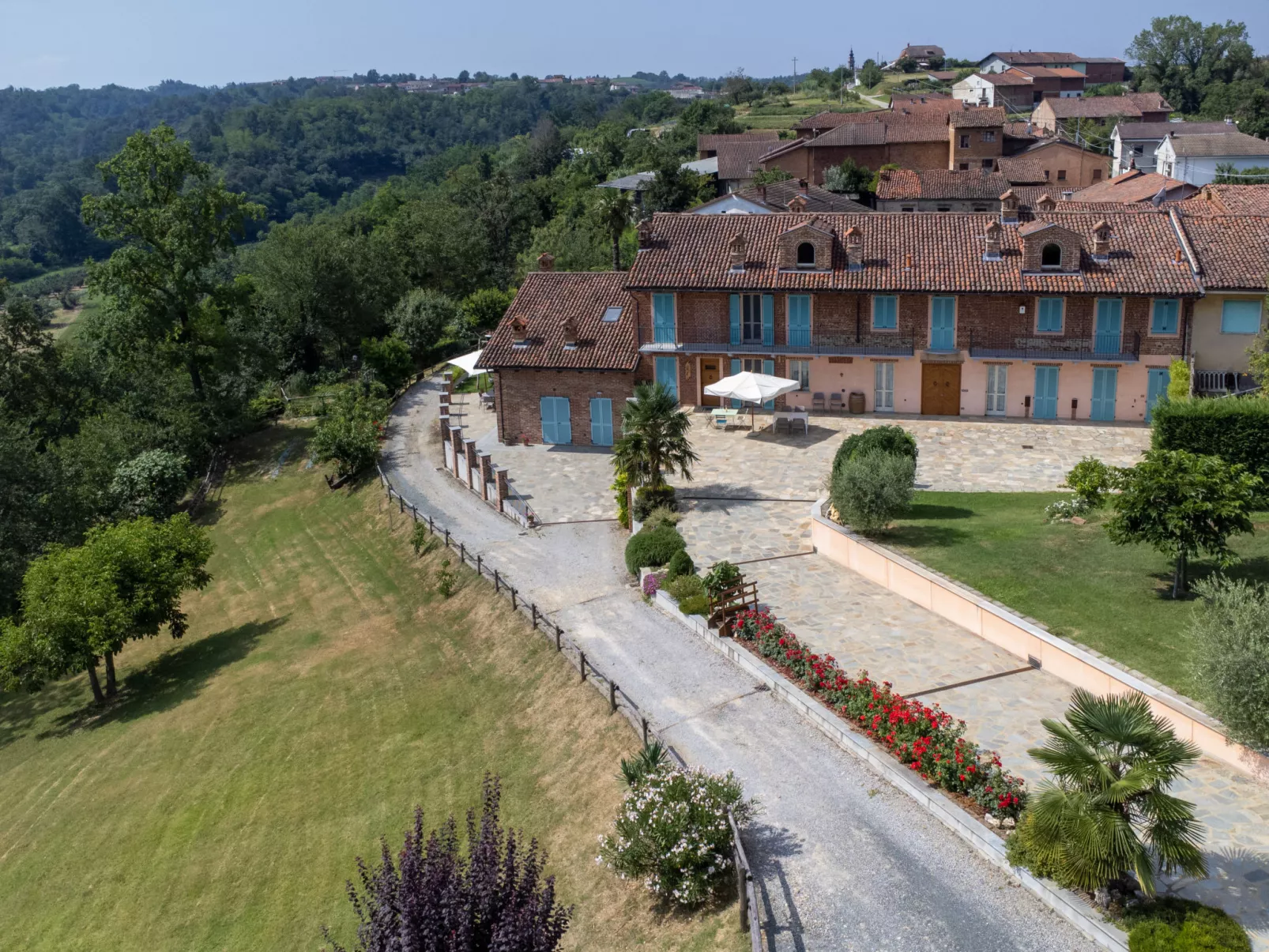 Bricco delle Rondini-Outside
