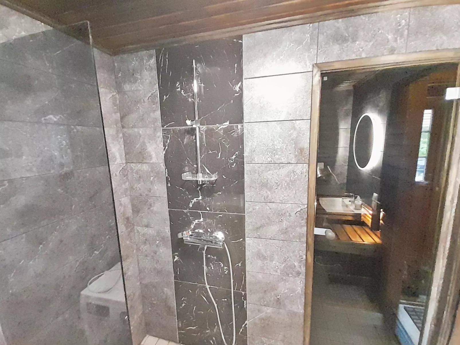 Rukan komia chalet-Drinnen