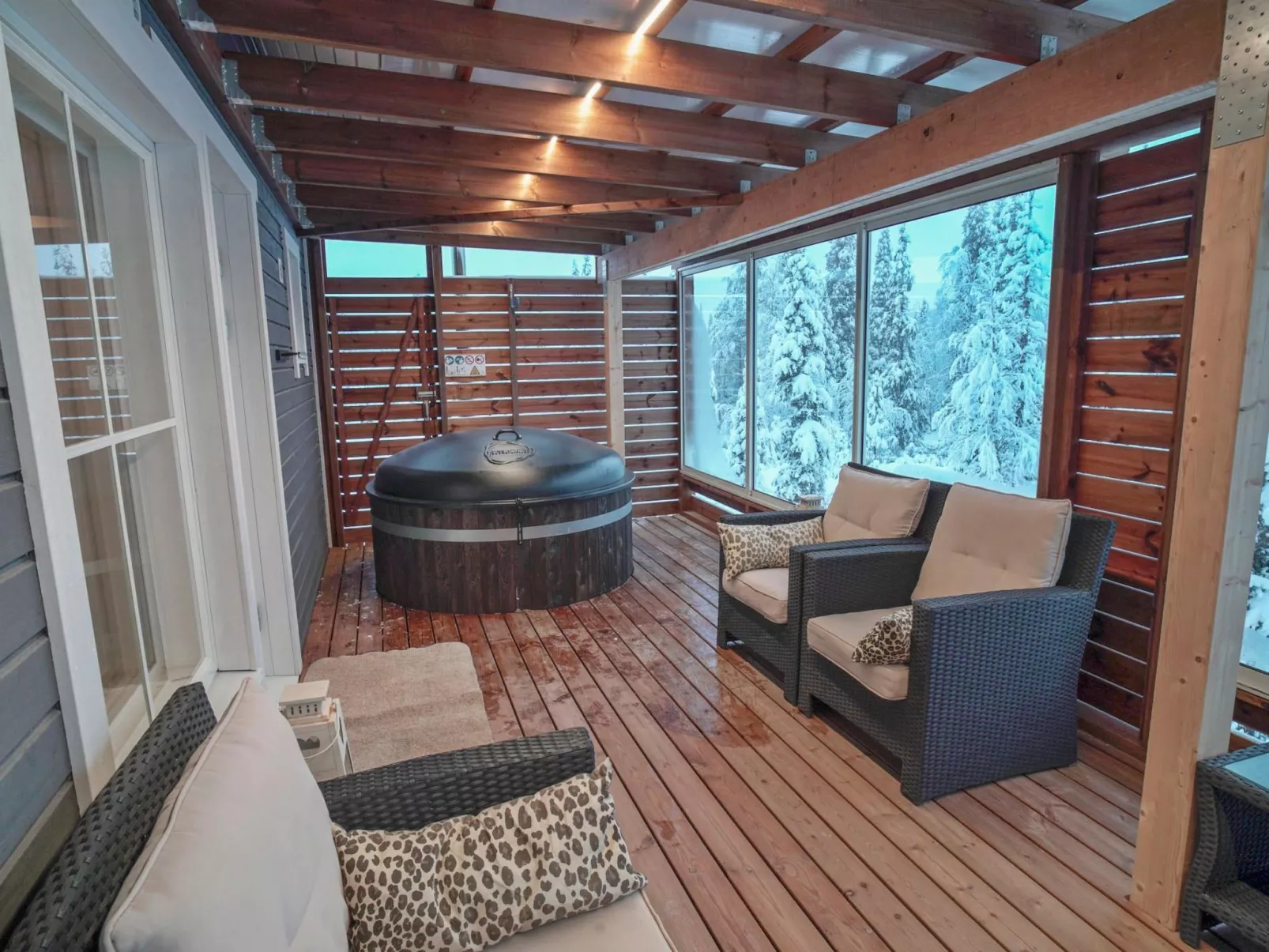 Iso-karpalo b-Dedans