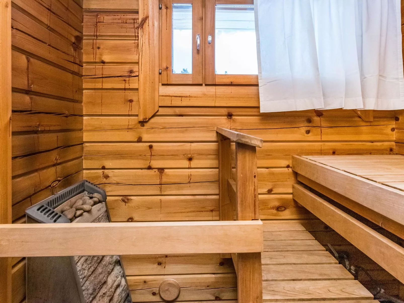 Wanha karminranta-Inside