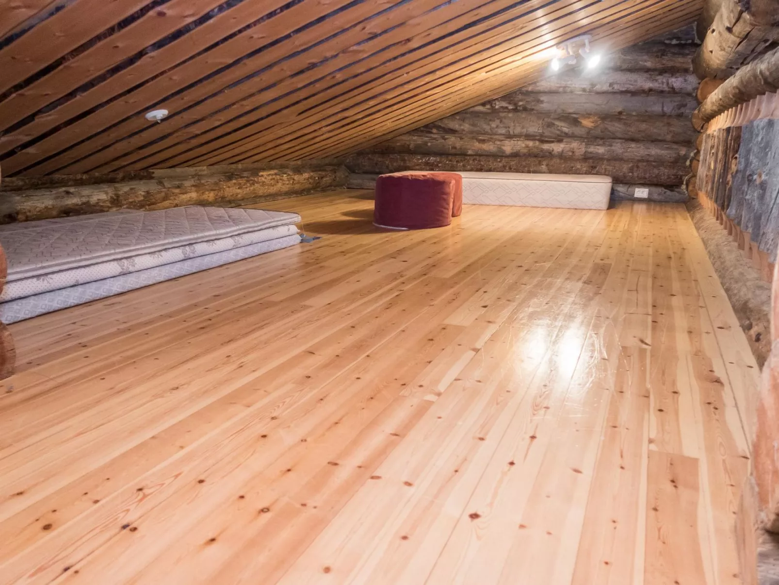 Rukanpesä 2a-Drinnen