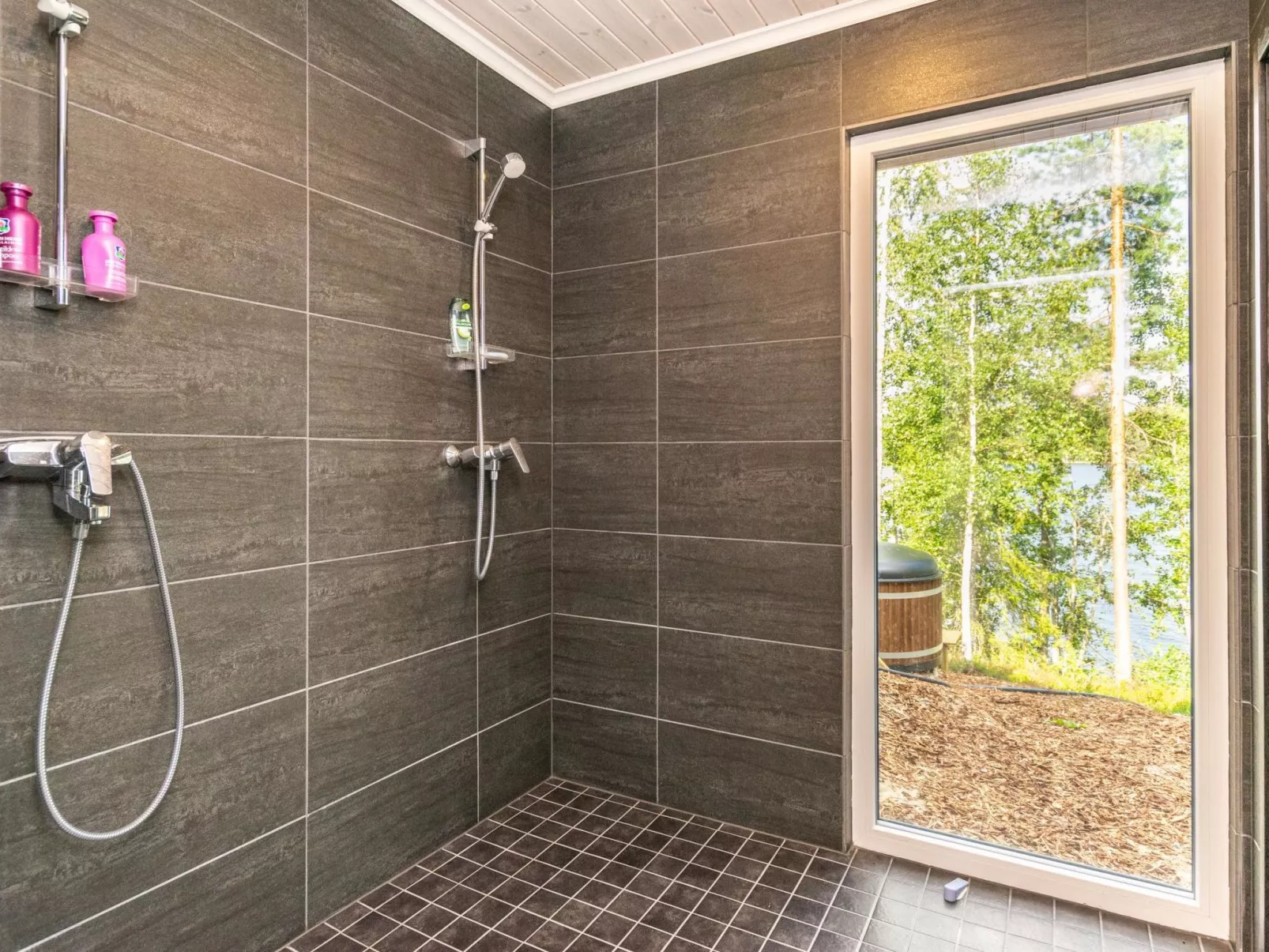 Hot pool cottage kesäranta-Dedans