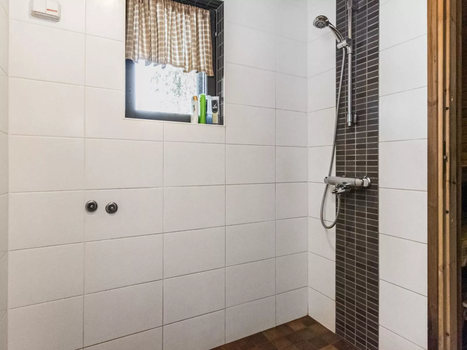 Aurinkopaikka-Dedans