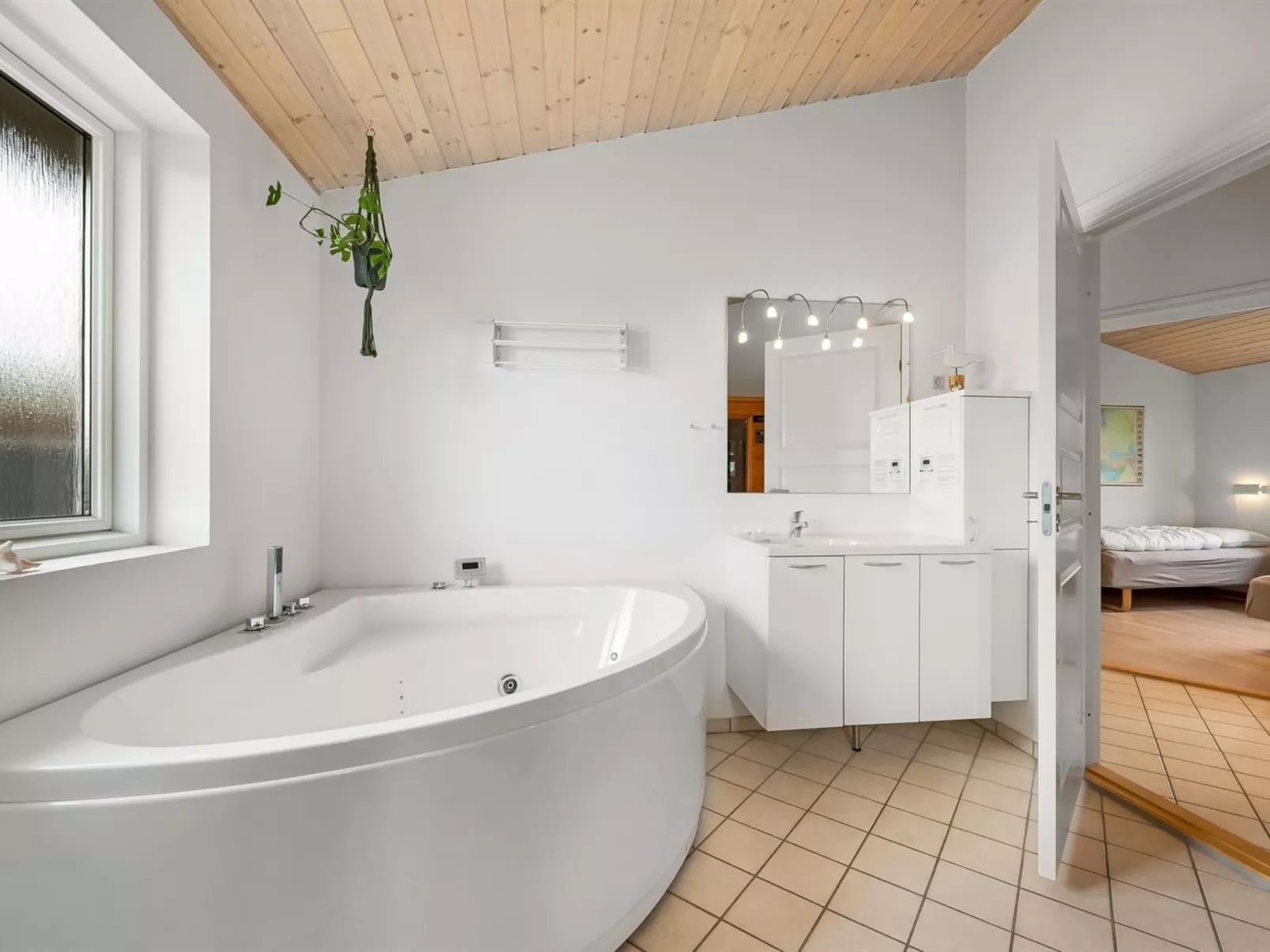 "Gertrud" - 950m to the fjord-Drinnen