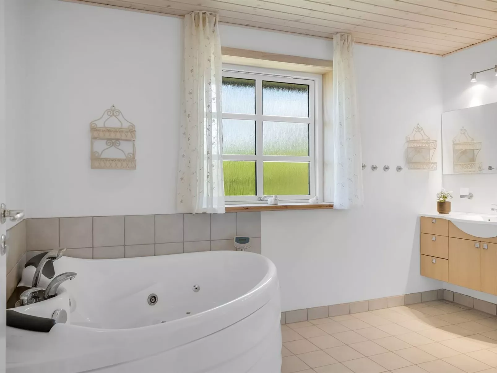 "Elsabet" - 600m to the fjord-Inside