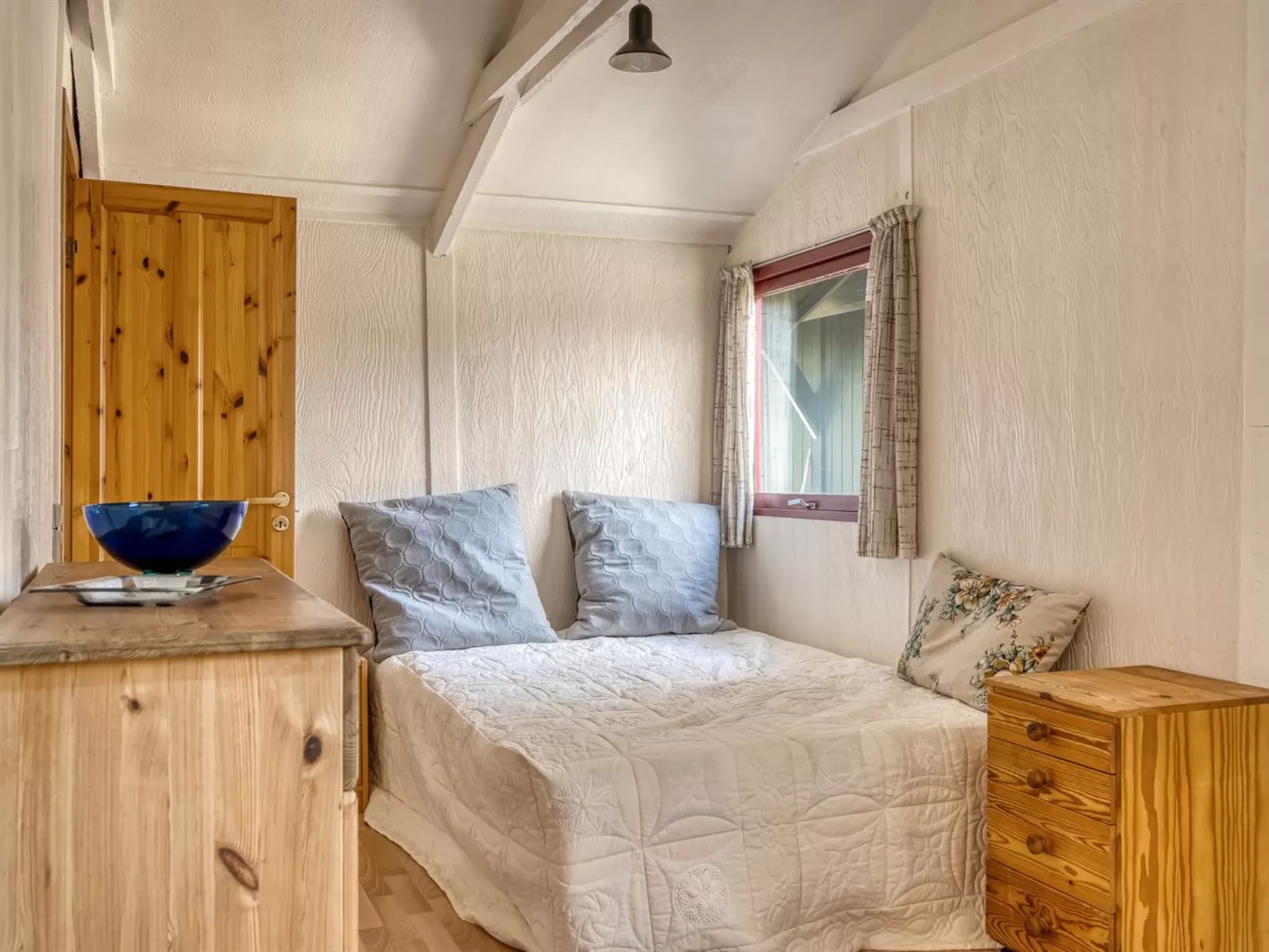 "Nimrod" - 800m from the sea-Dedans