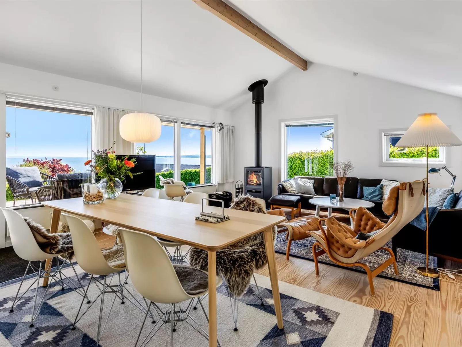 "Tobias" - 45m to the fjord-Drinnen