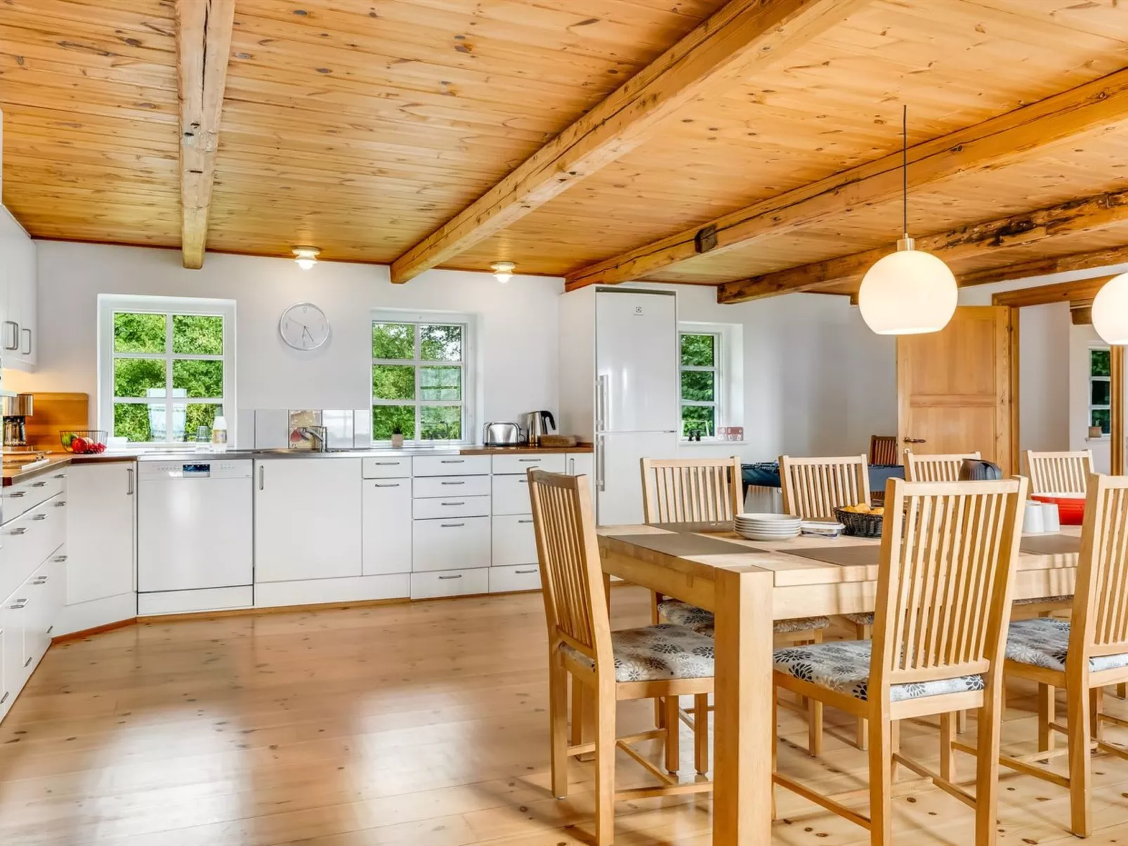 "Åsta" - 400m to the fjord-Inside