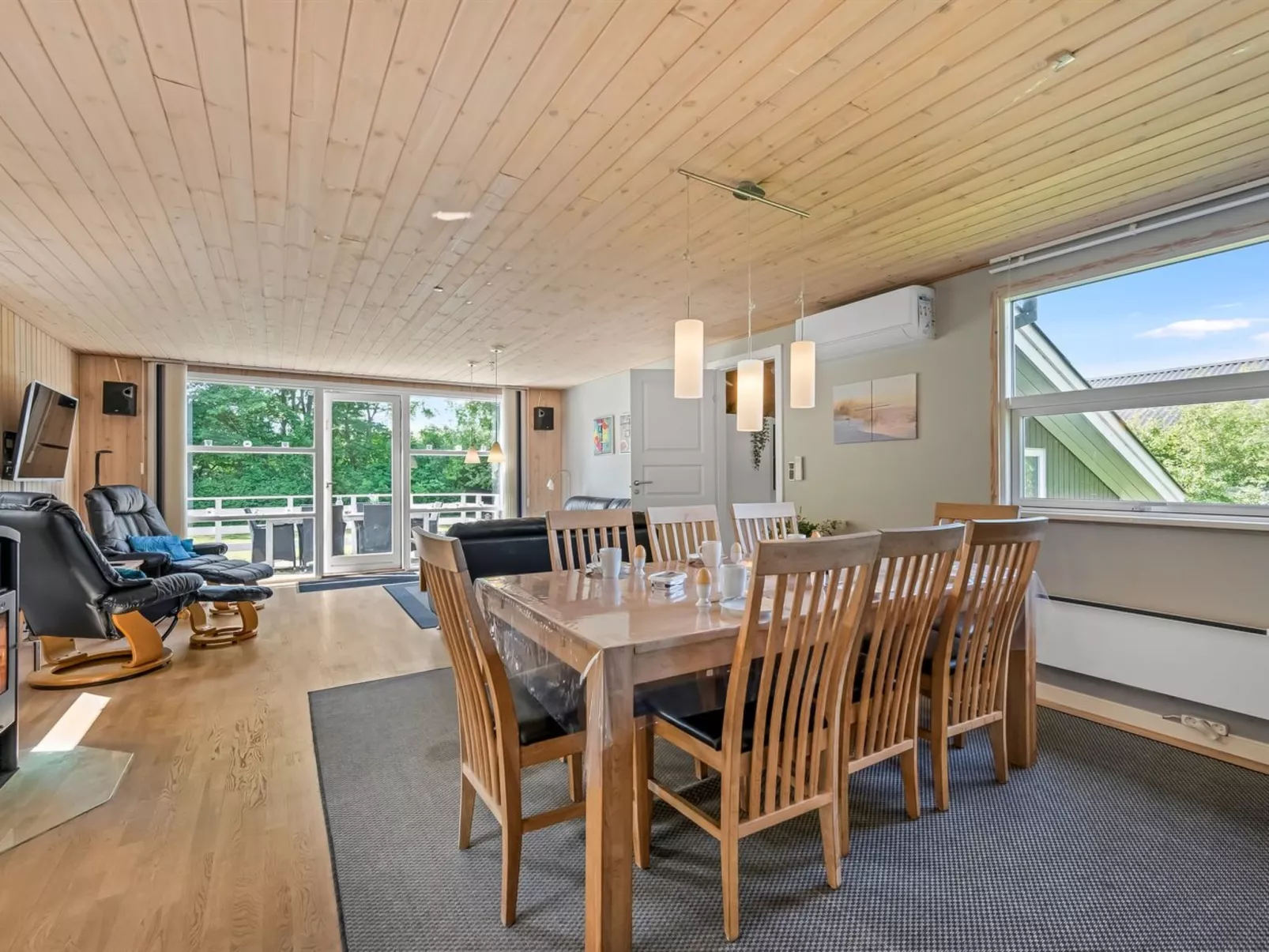 "Mina" - 600m to the fjord-Drinnen