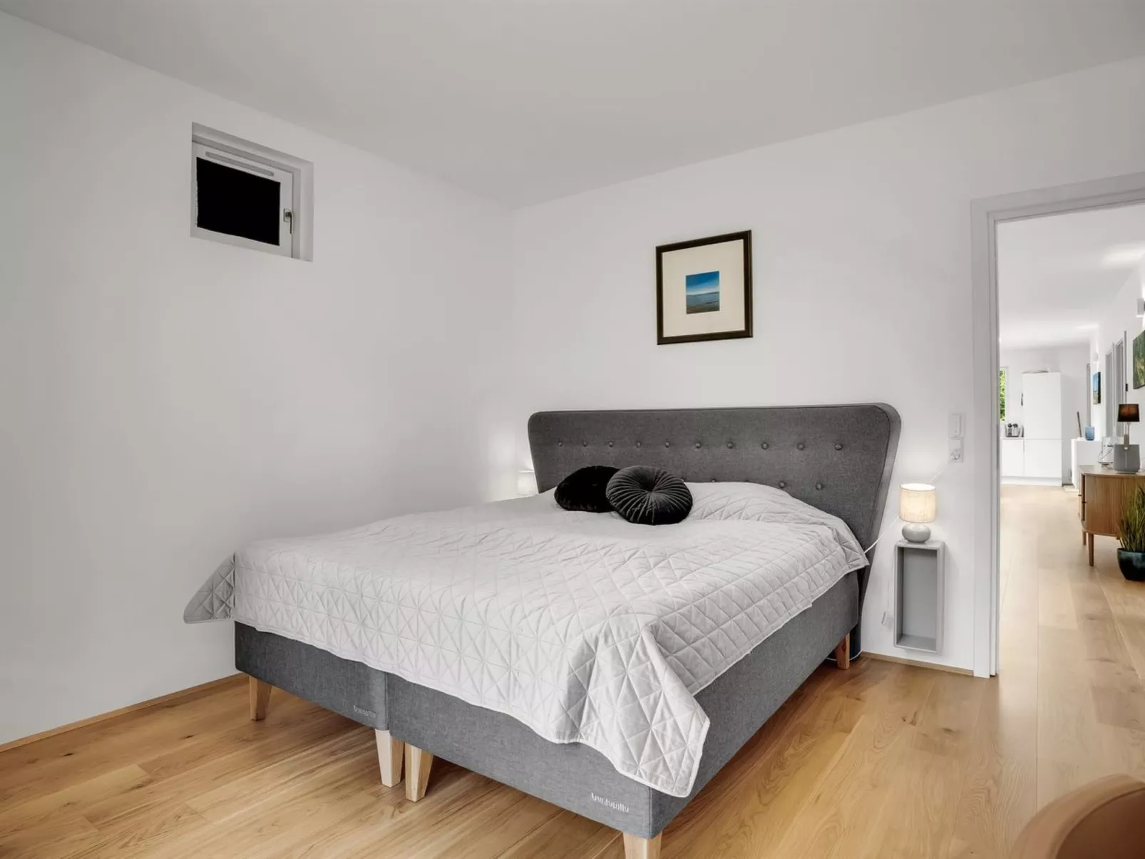 "Jonas" -  from the sea-Dedans