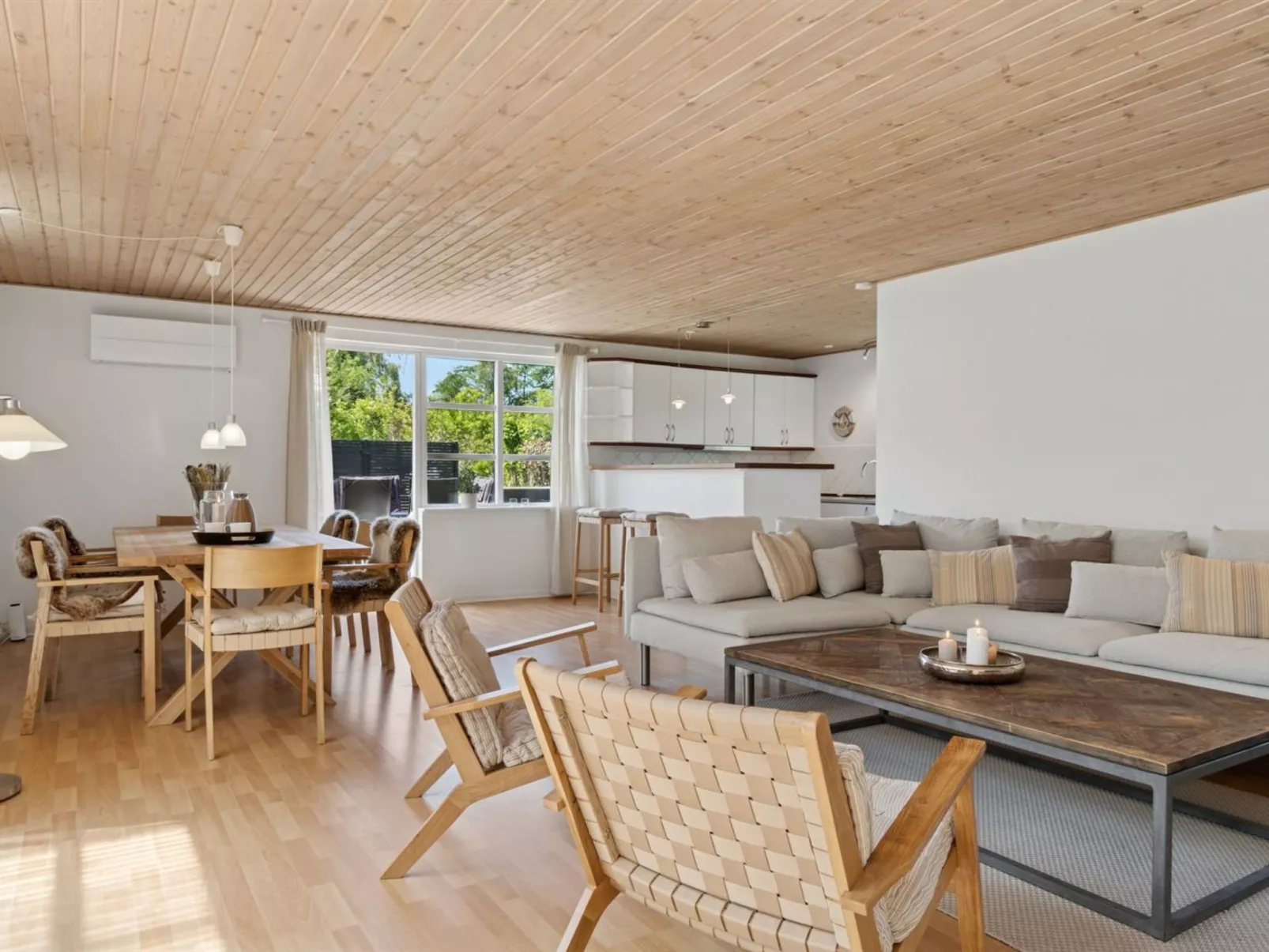 "Annabeth" - 850m from the sea-Inside