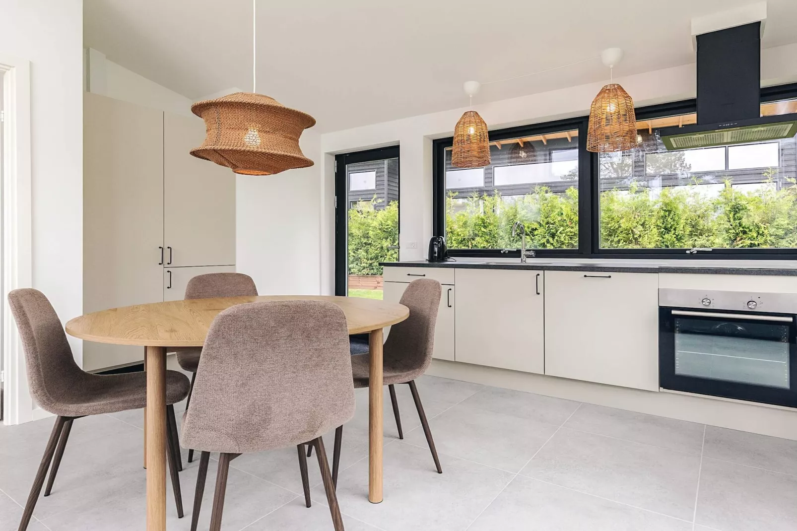 3 room,2 bath,Premium-Indoor