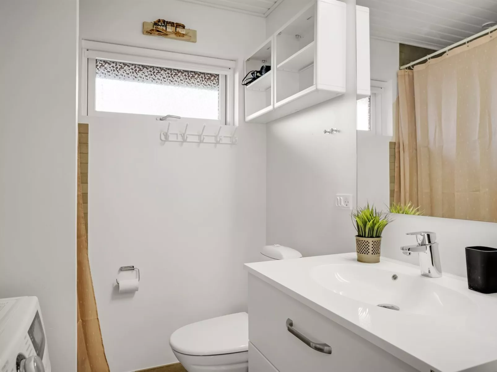 "Blia" - 120m to the fjord-Drinnen