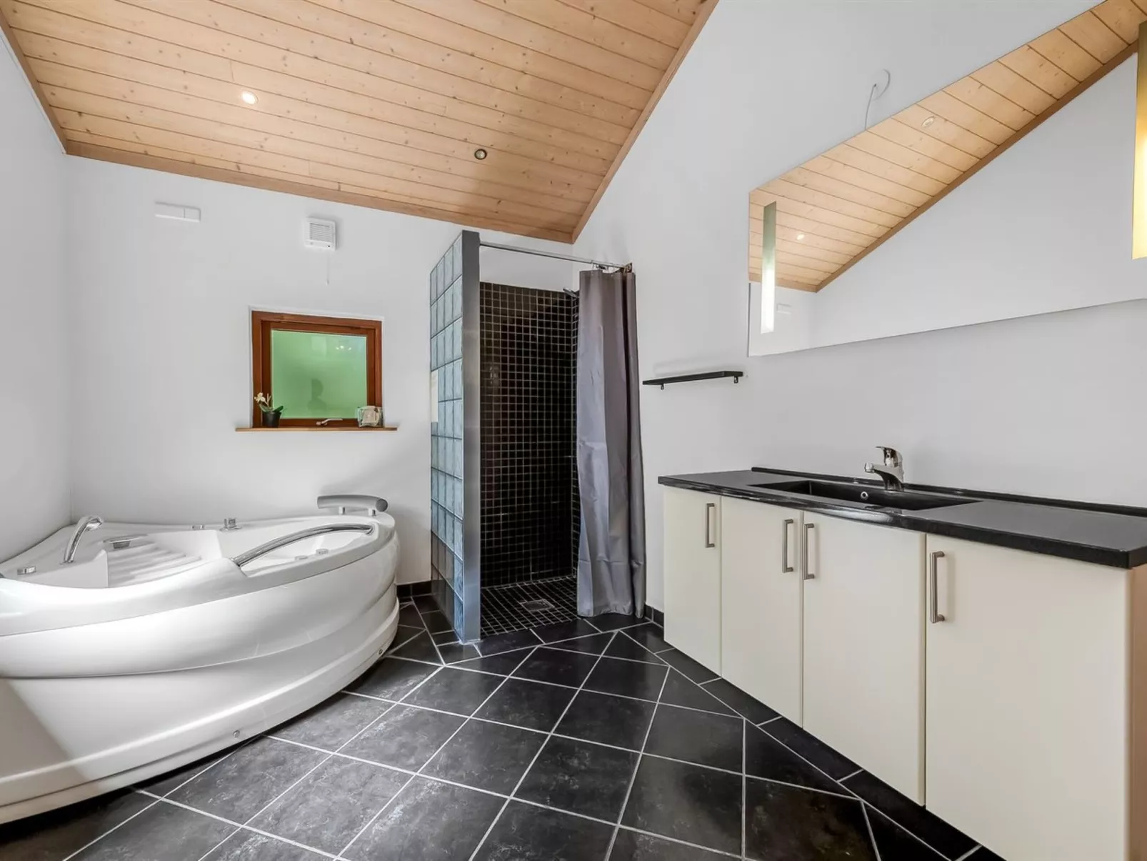 "Rosaline" - 500m from the sea-Drinnen