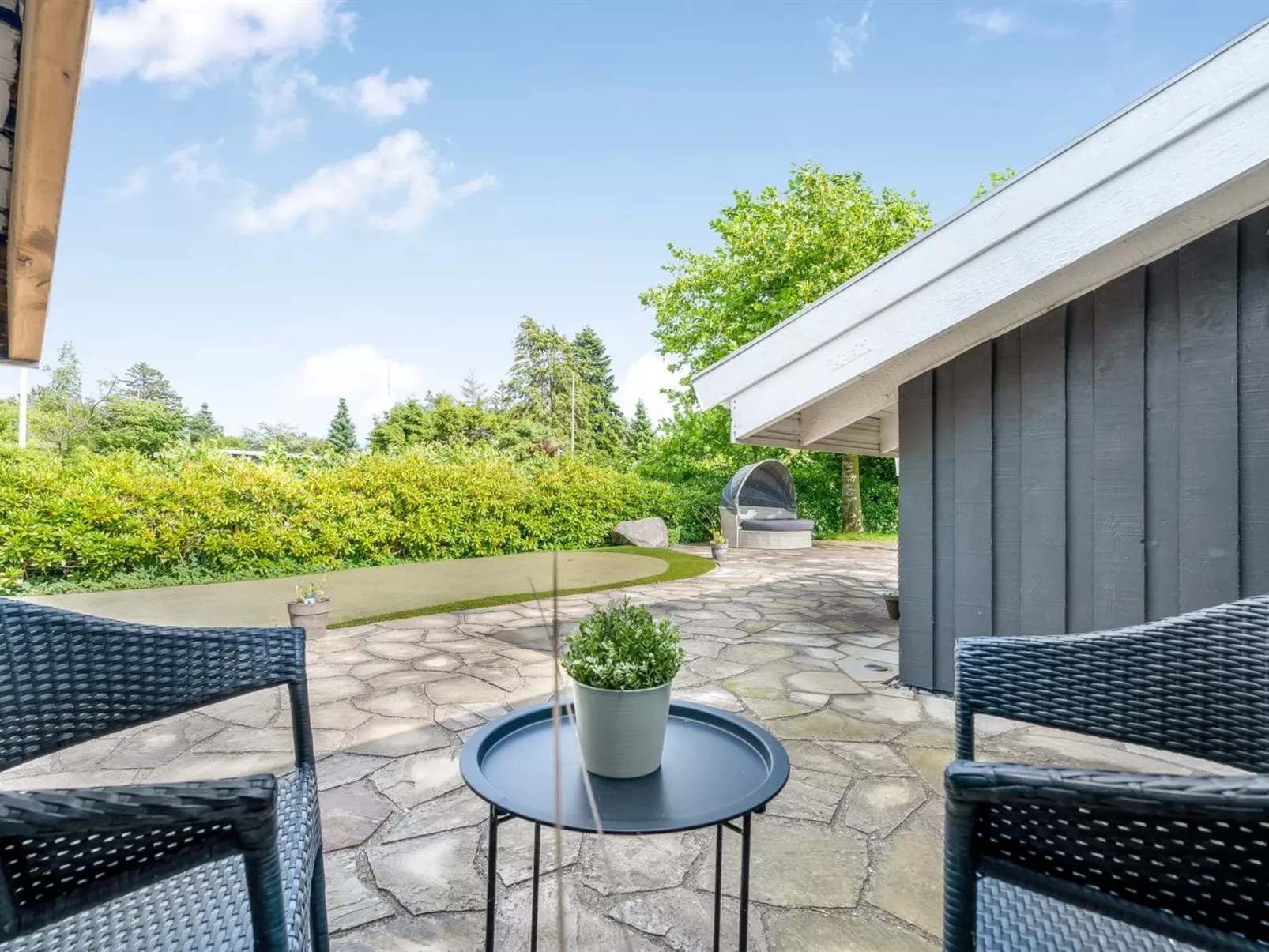 "Ellie" - 700m from the sea-Outside