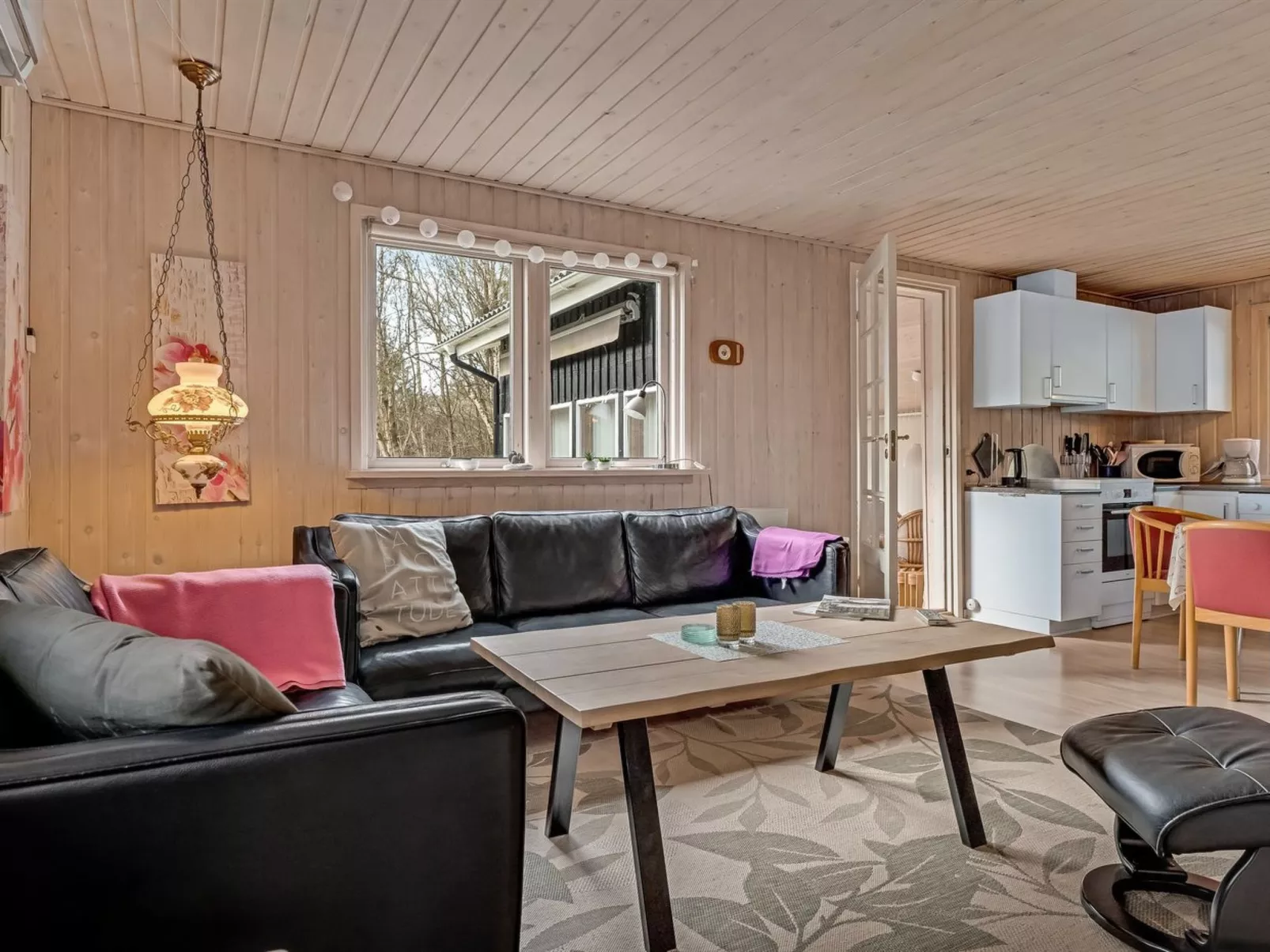 "Iris" - 200m to the fjord-Inside