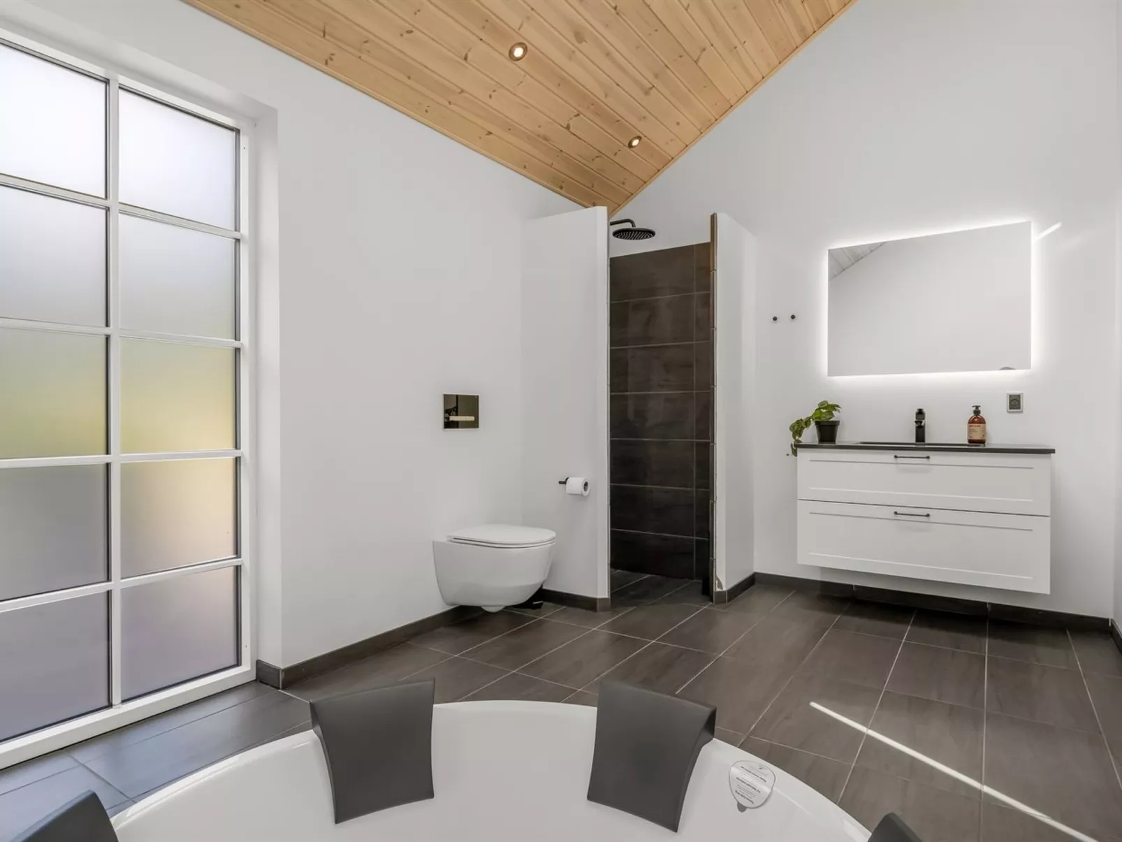 "Osa" -  from the sea-Drinnen