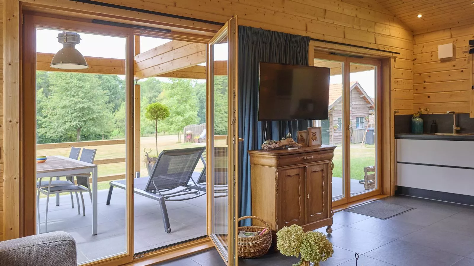 Bie Leentje op de Wei-Vue d'été