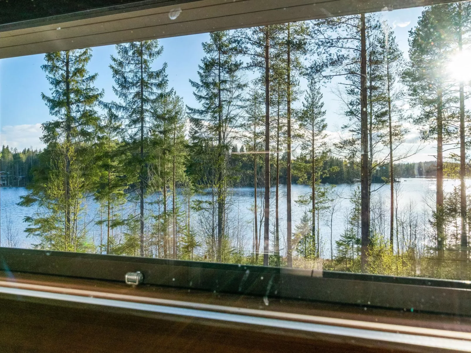 Järven idylli-Inside