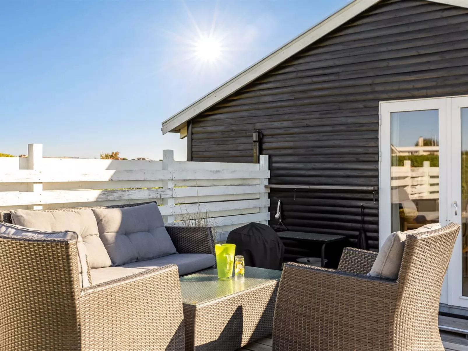 "Raymond" - 175m from the sea-Draußen