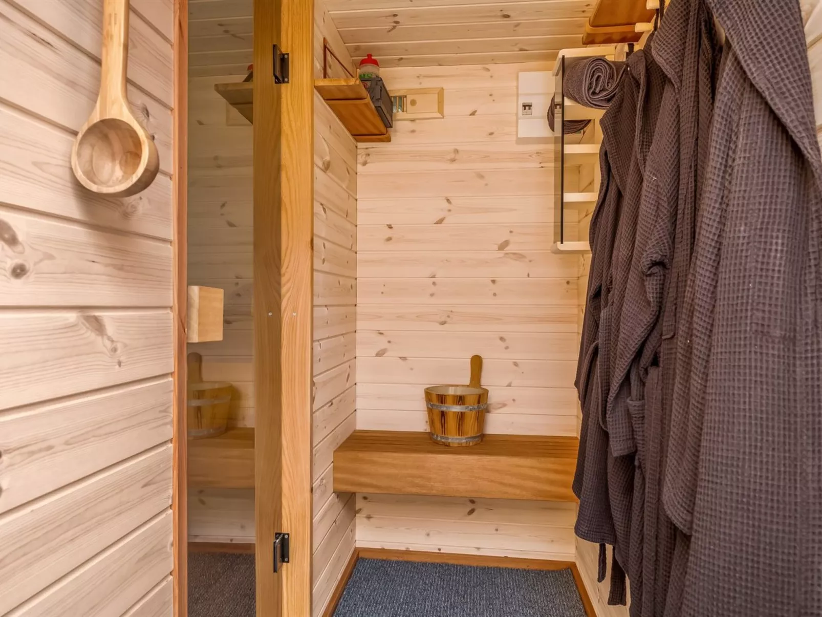 "Diderik" - 20m to the fjord-Outside