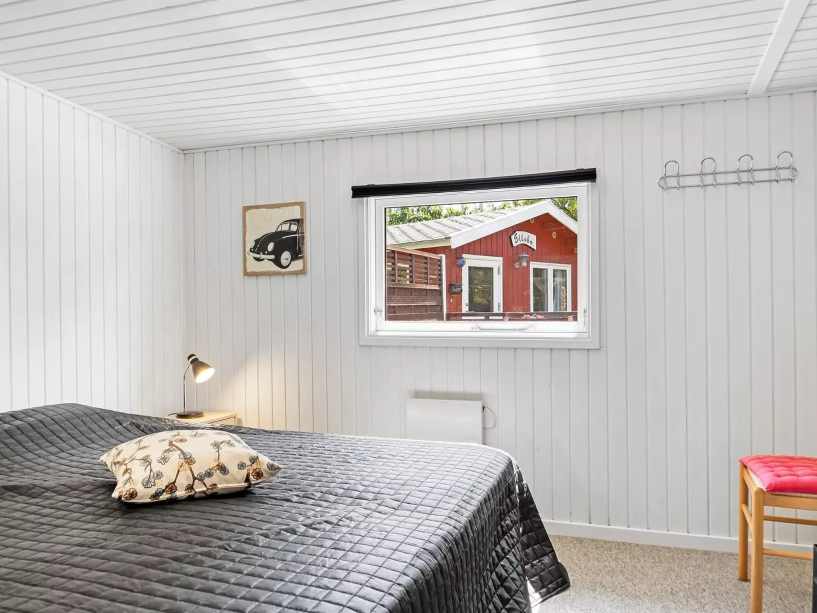 "Sallie" - 500m to the fjord-Drinnen