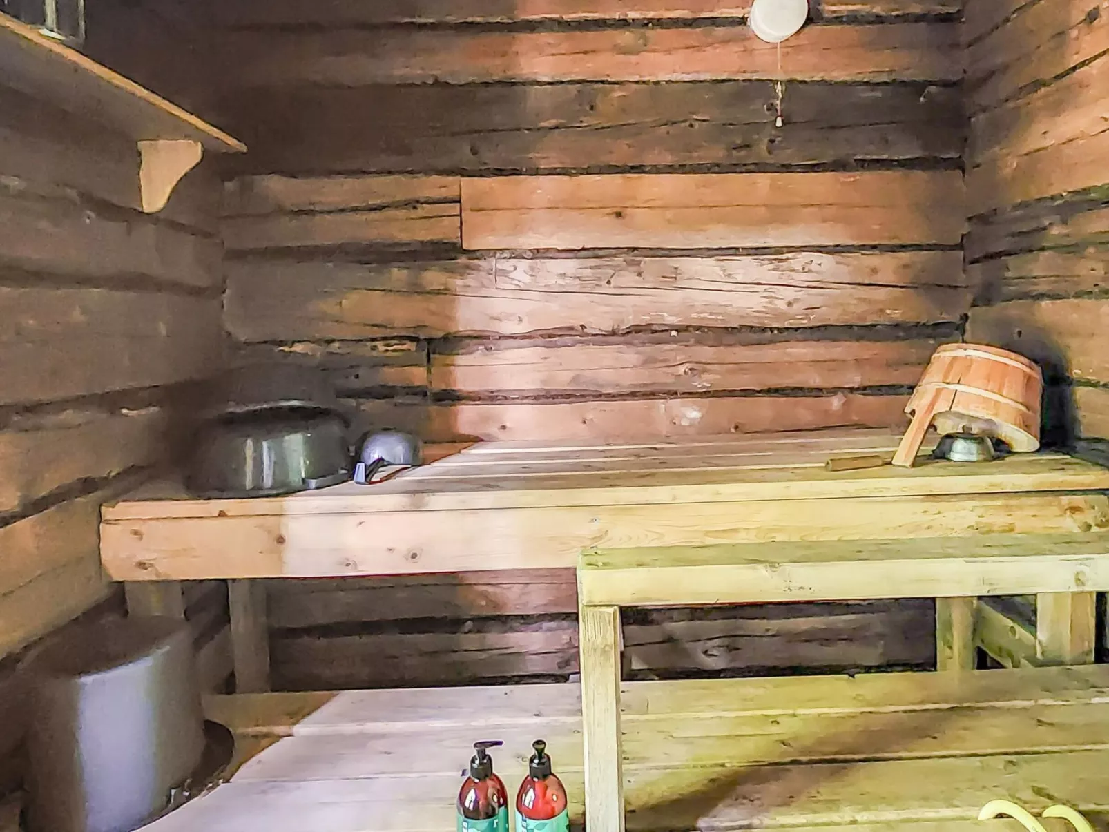 Den lilla röda stugan-Drinnen