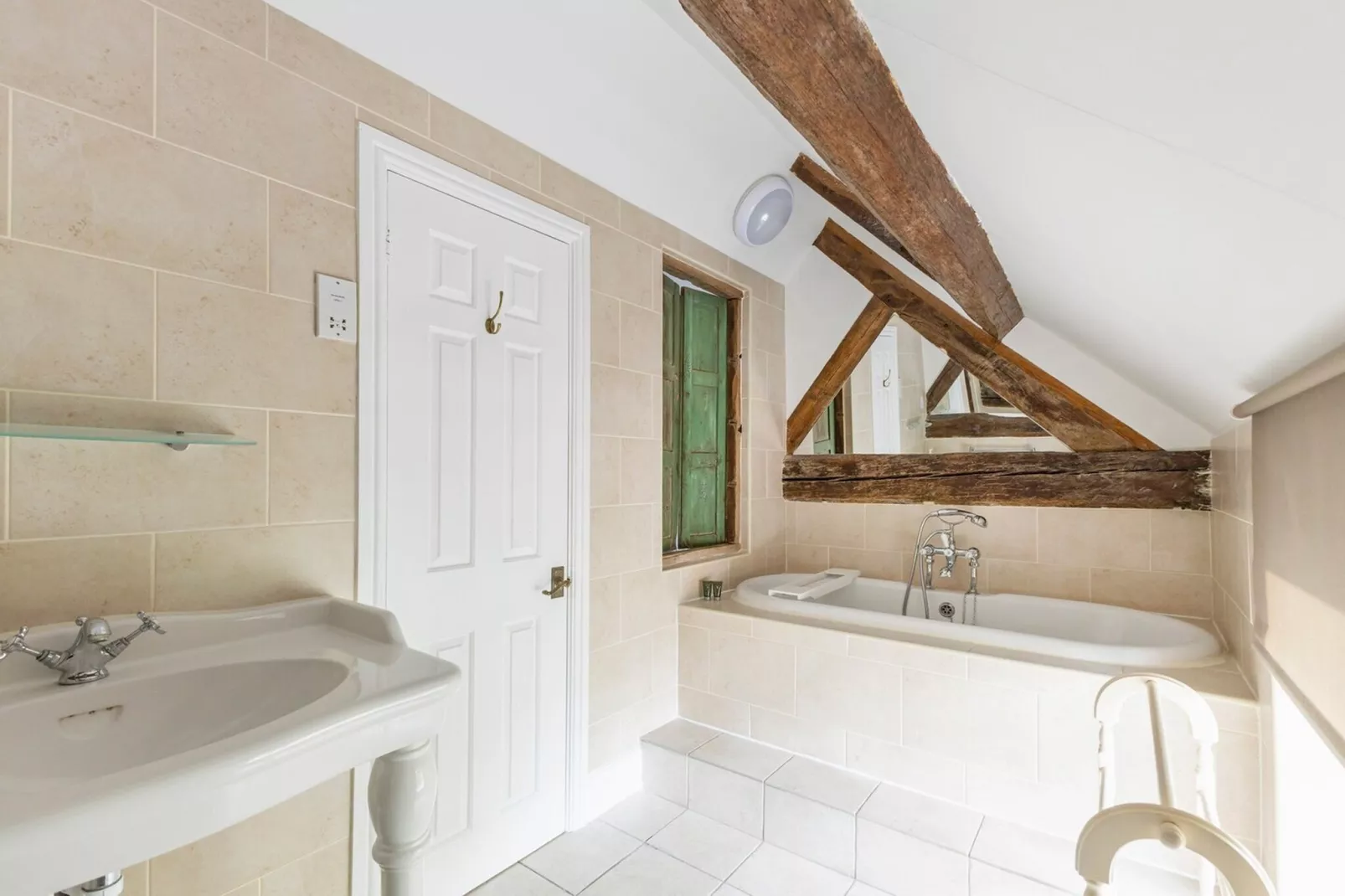 EN_DBY009_Standard Single Room - Shared-Salle de bain